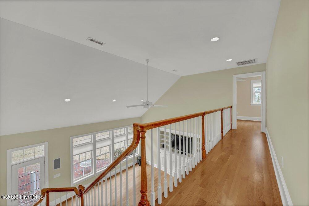 100557041 | Photo 31