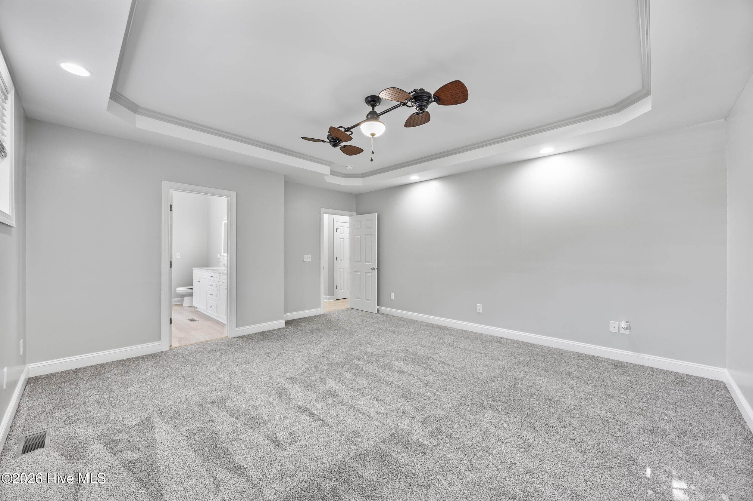 100569506 | Photo 26