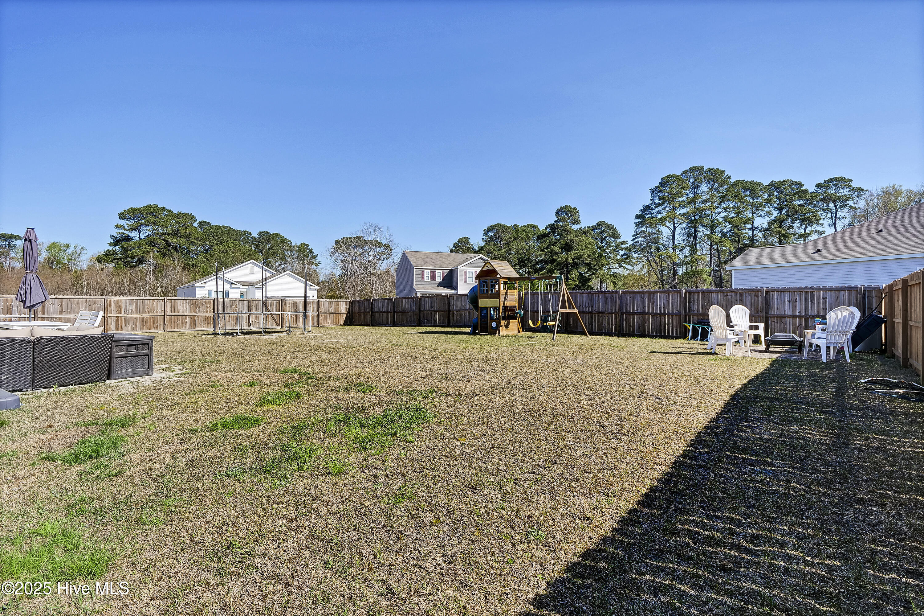 100561368 | Photo 33