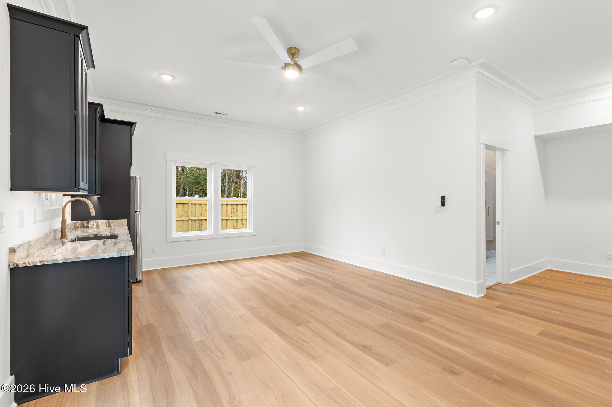 100516902 | Photo 165