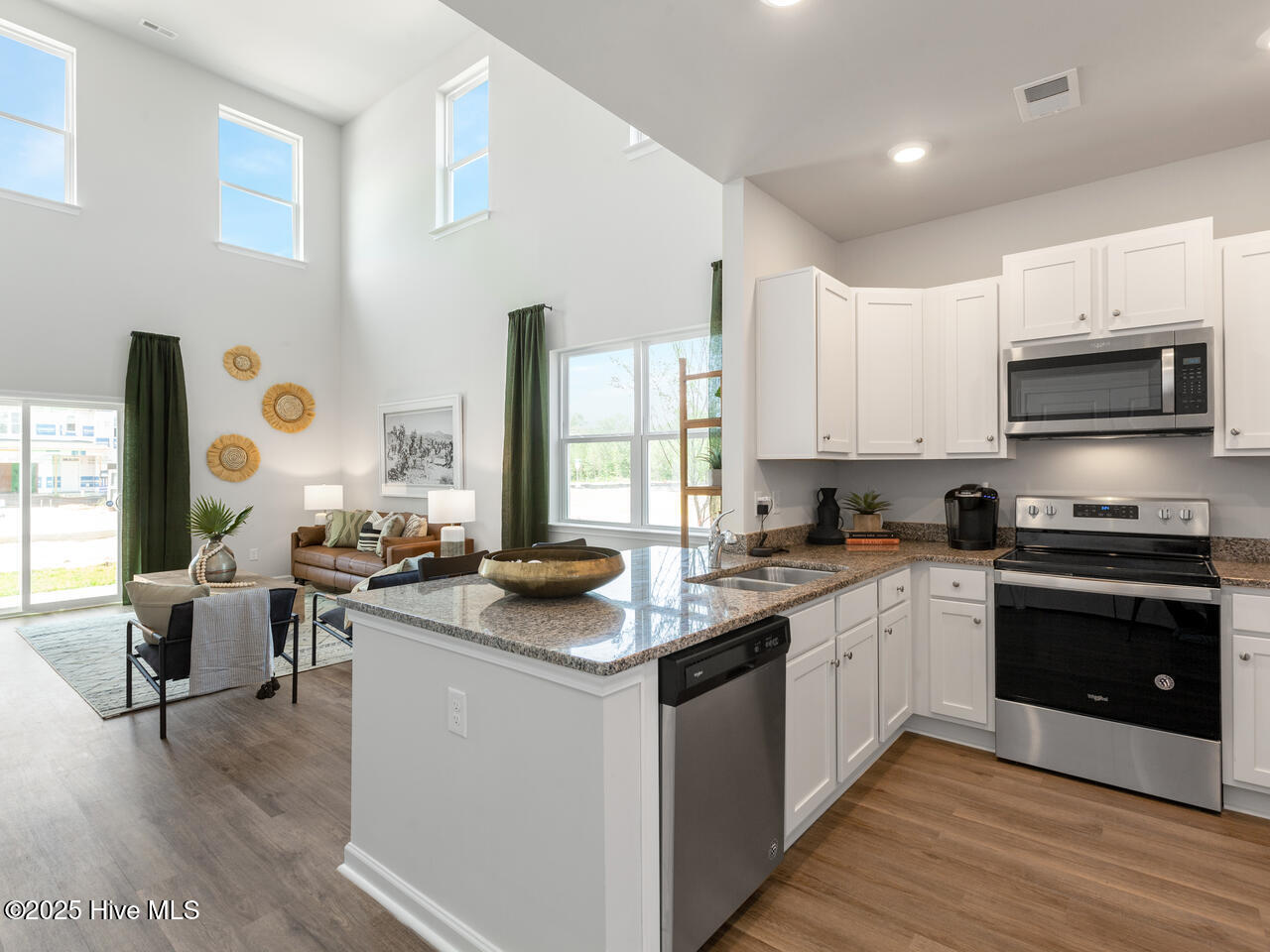 100517934 | Photo 10