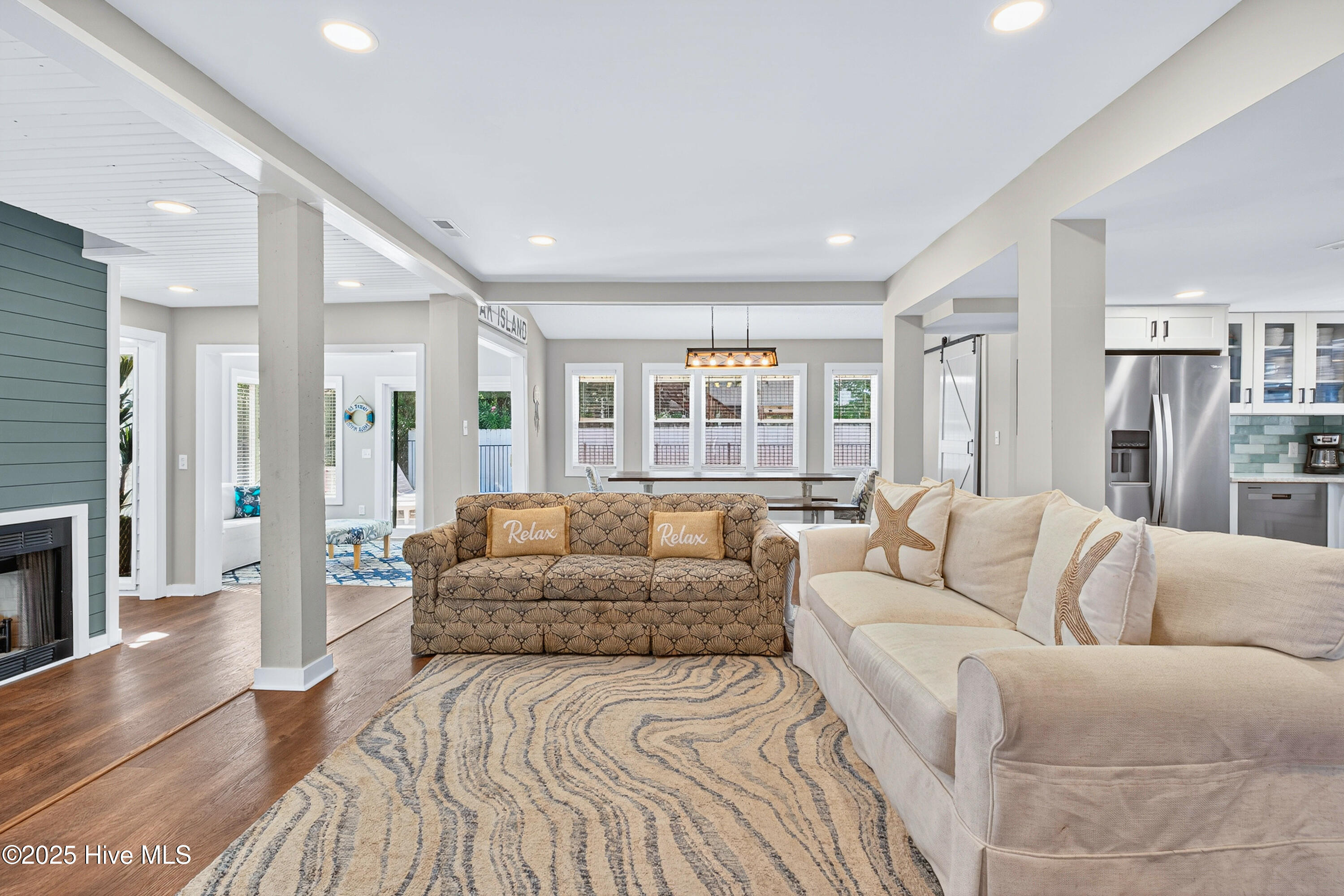 100537887 | Photo 12