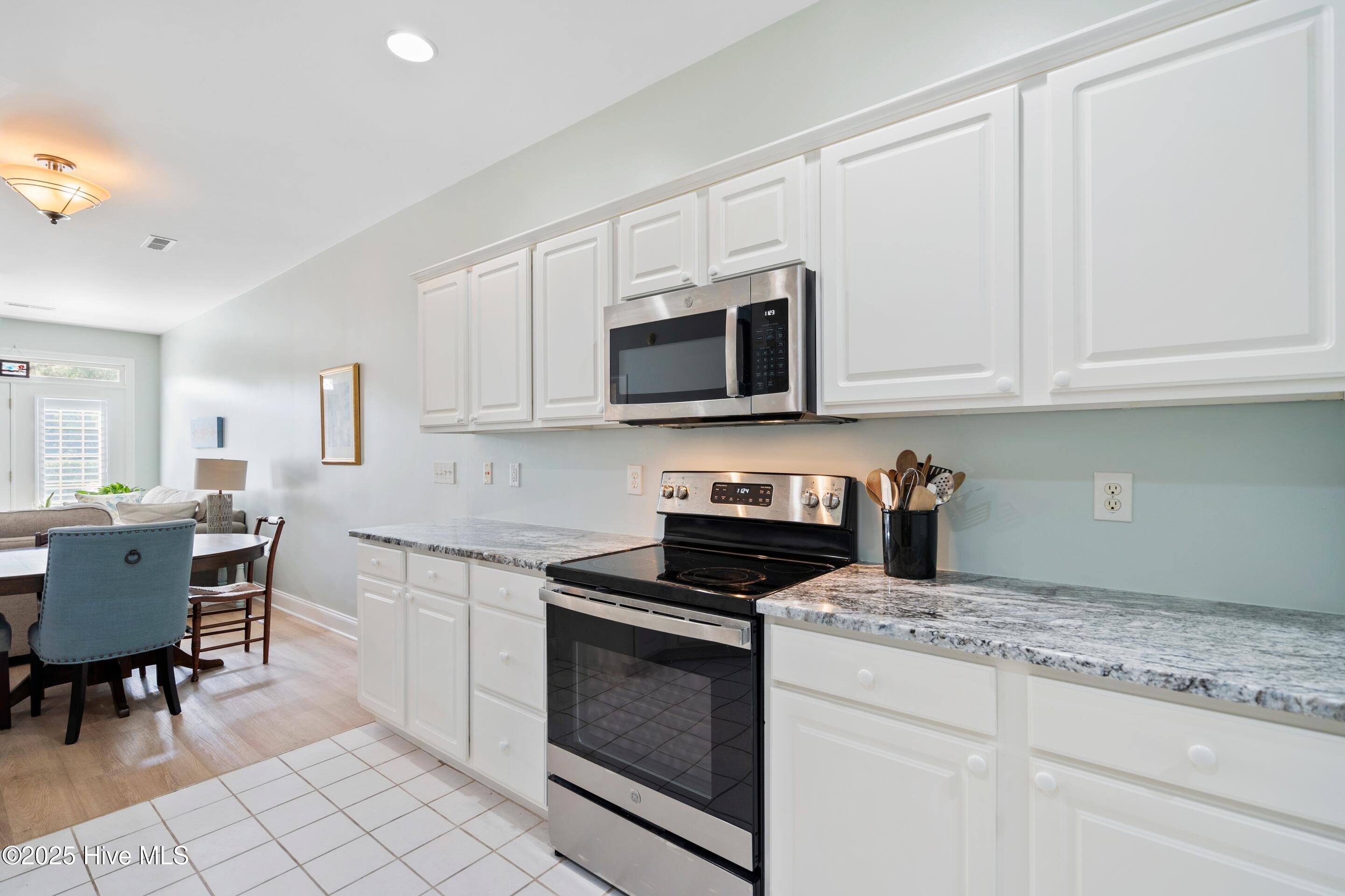 100534079 | Photo 13