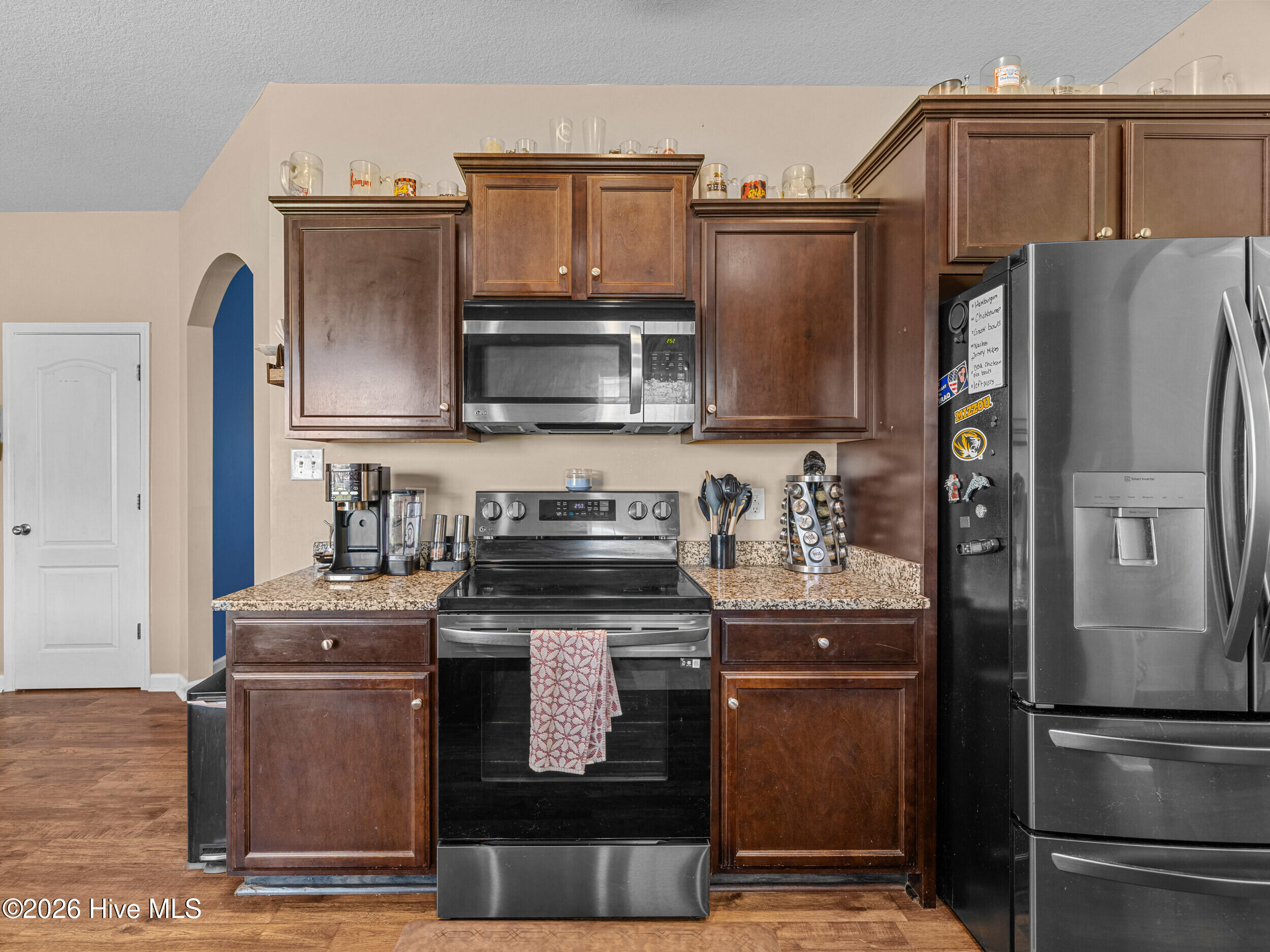 100568044 | Photo 23