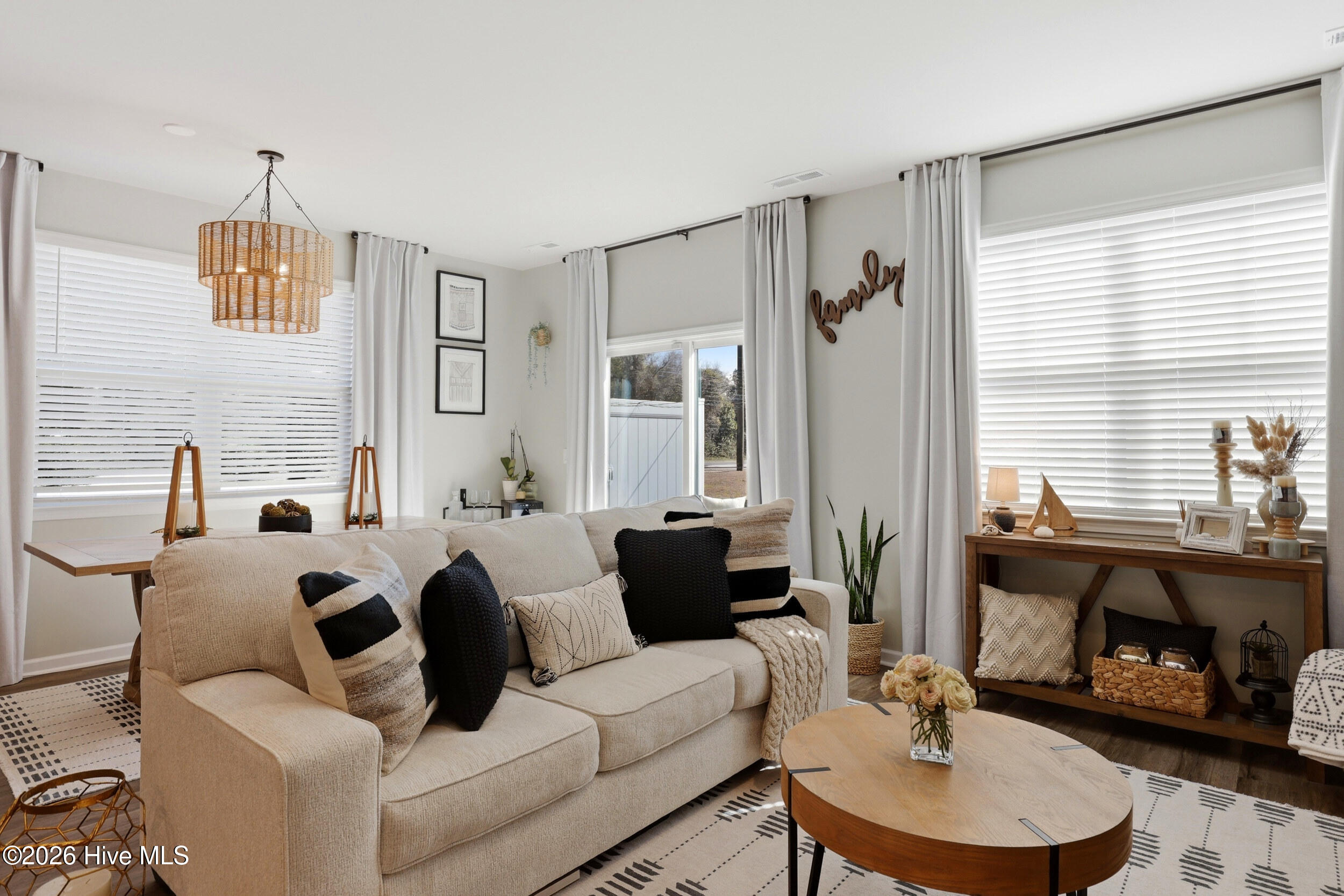 100557529 | Photo 11