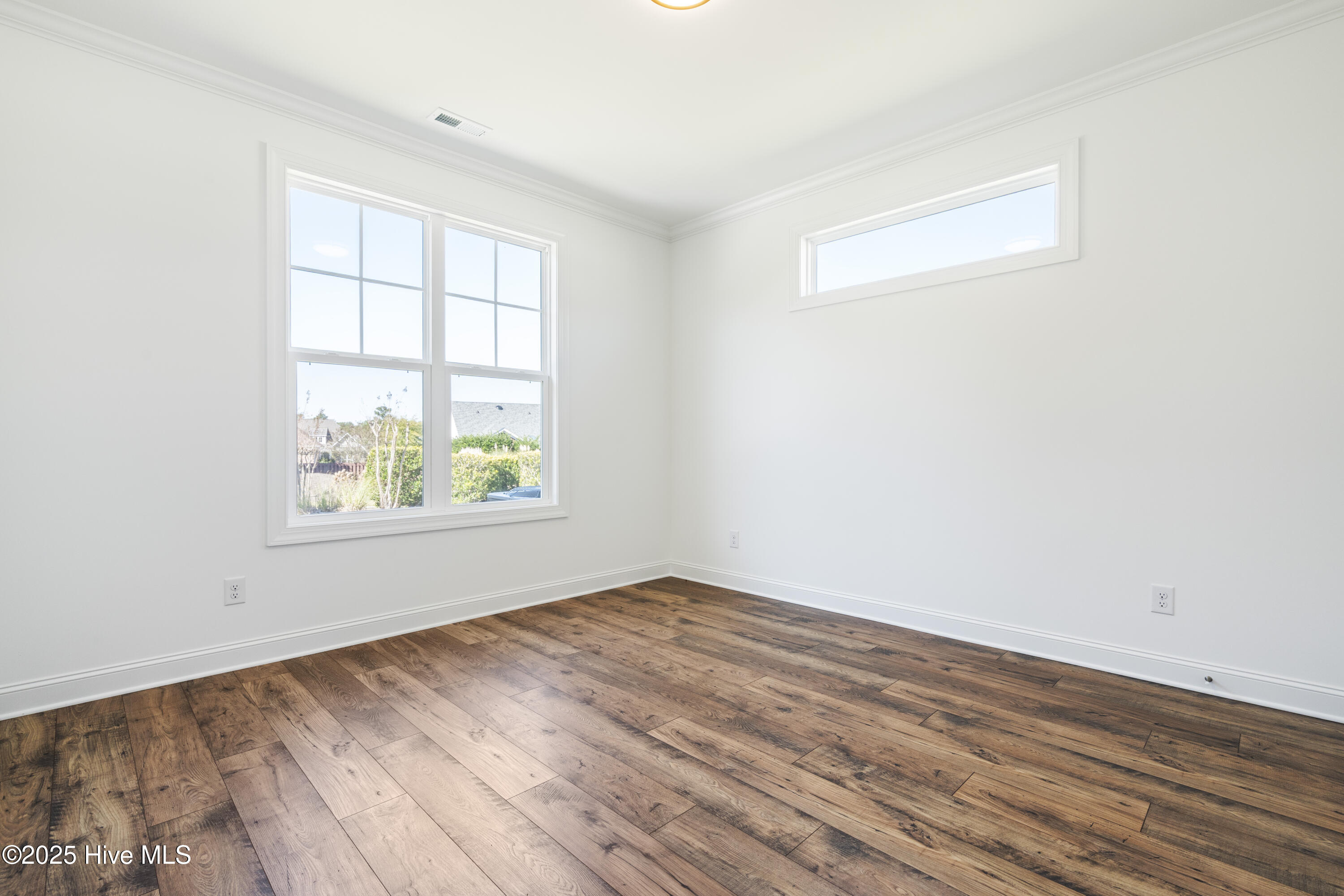 100522152 | Photo 36