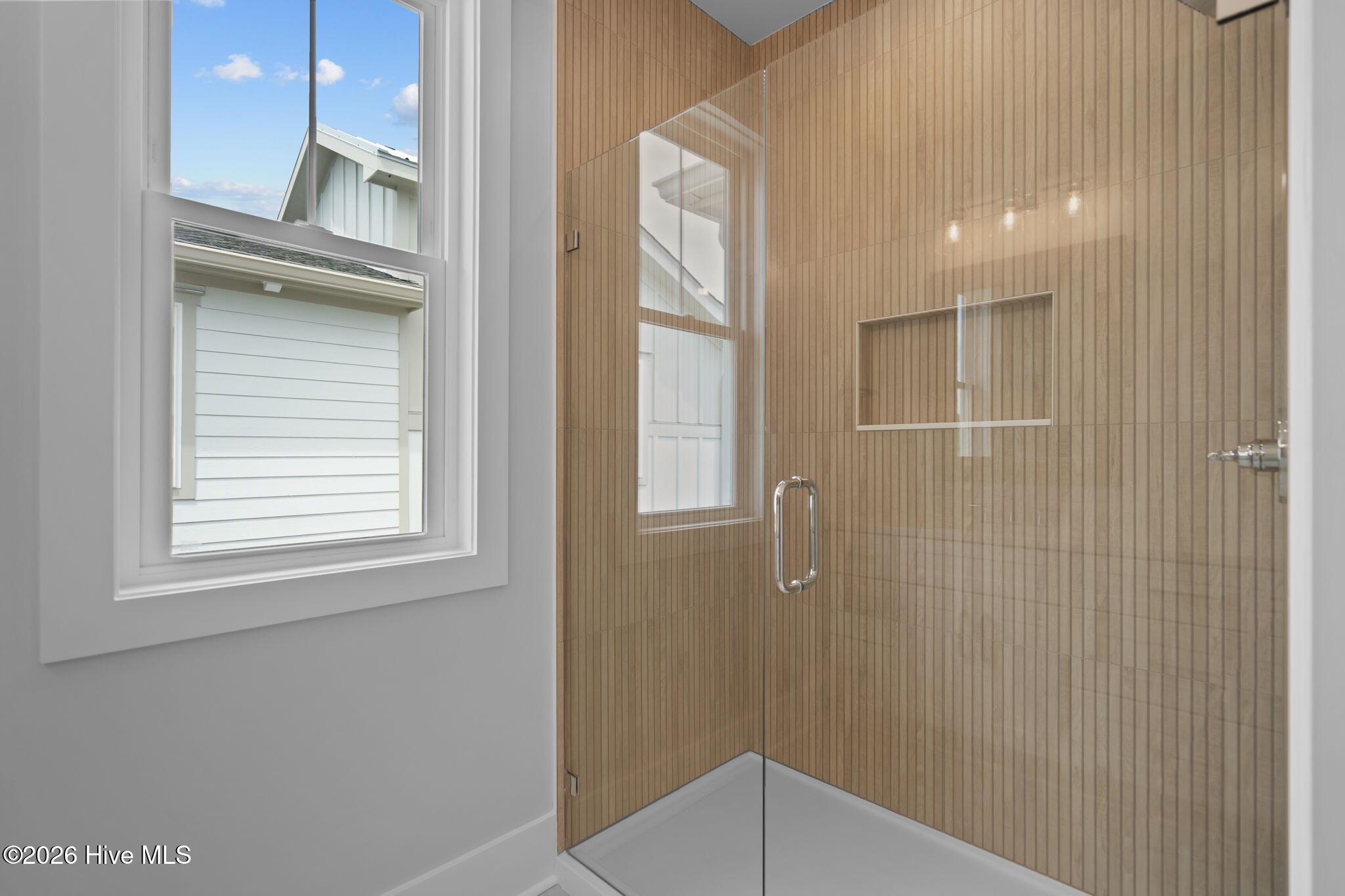 100553726 | Photo 33