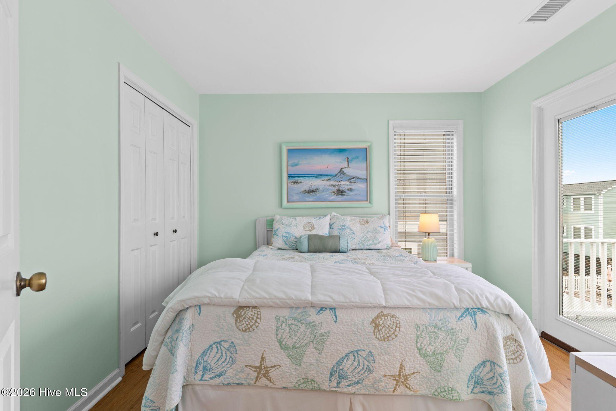 100550853 | Photo 32