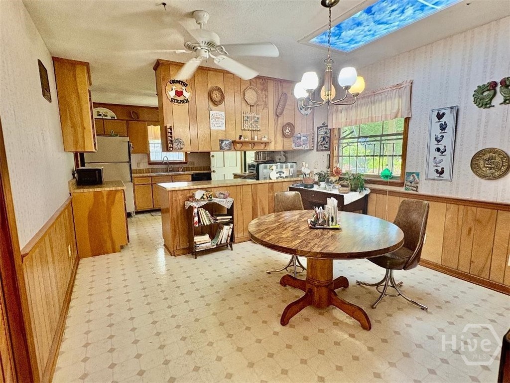 Photo 3 of Single family home for sale at 1005 Tara Ave, Savannah, GA 31410 | MLS# SA355932 | Listing updated on 2026-10-08