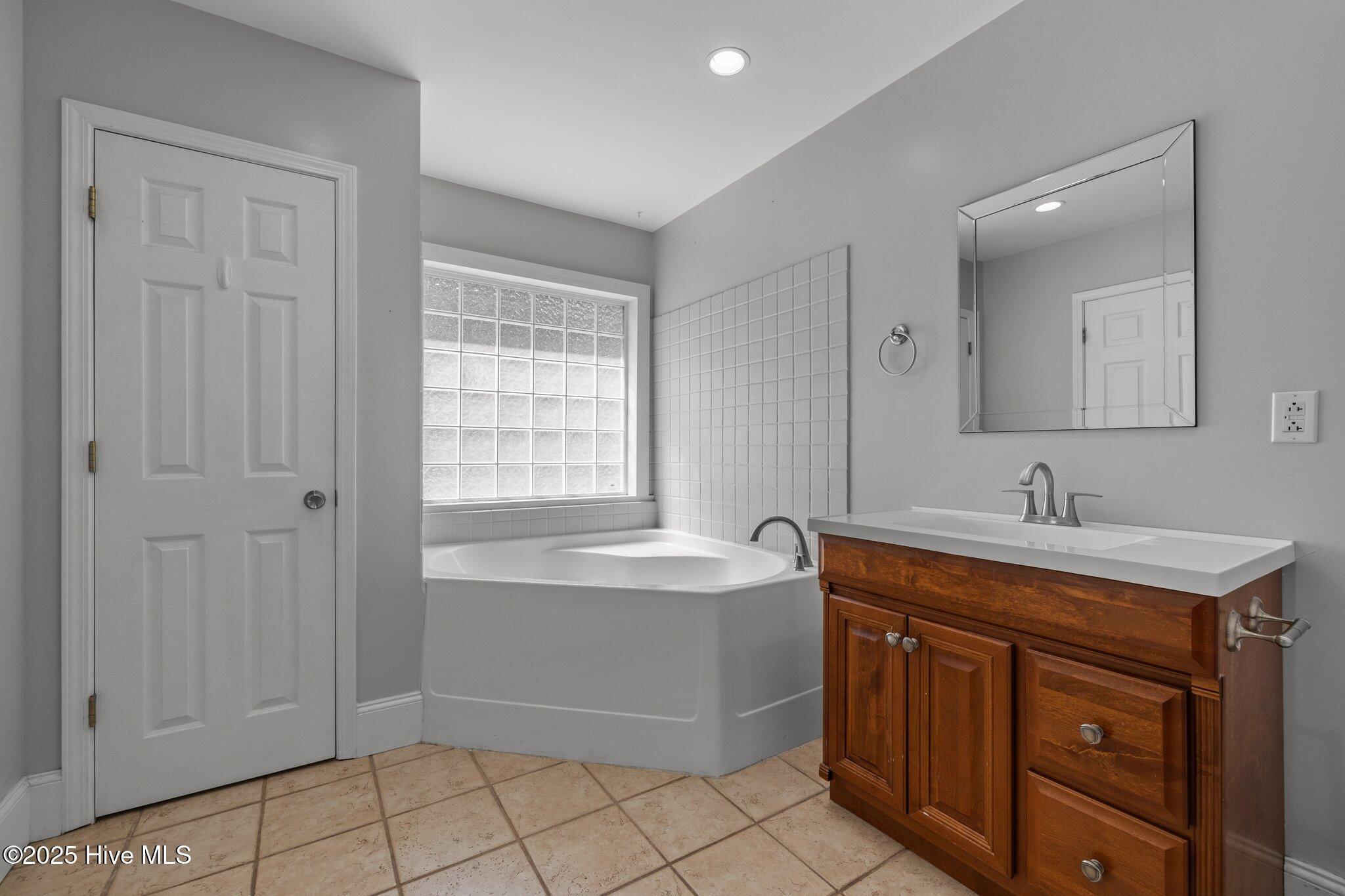 1199 Nine Foot Road,Newport