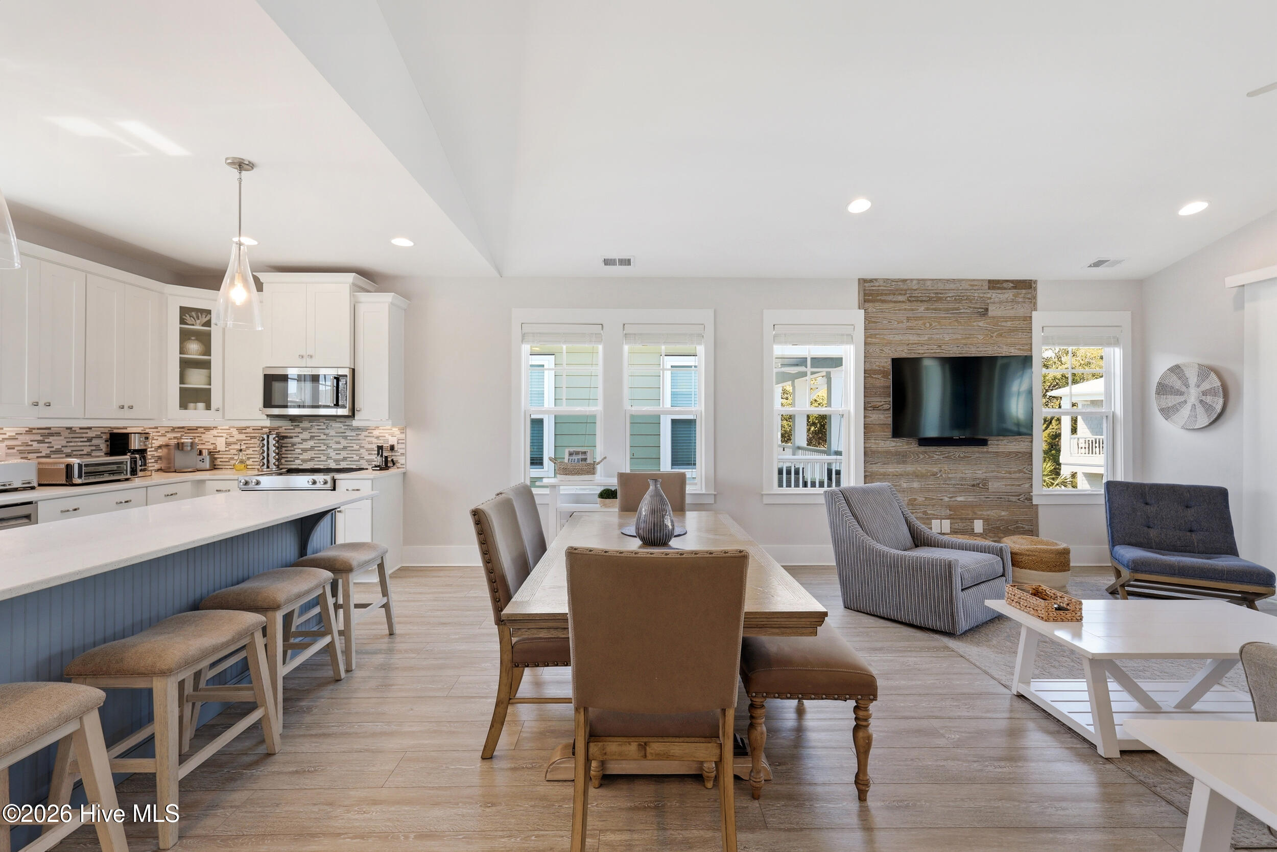 100563355 | Photo 12