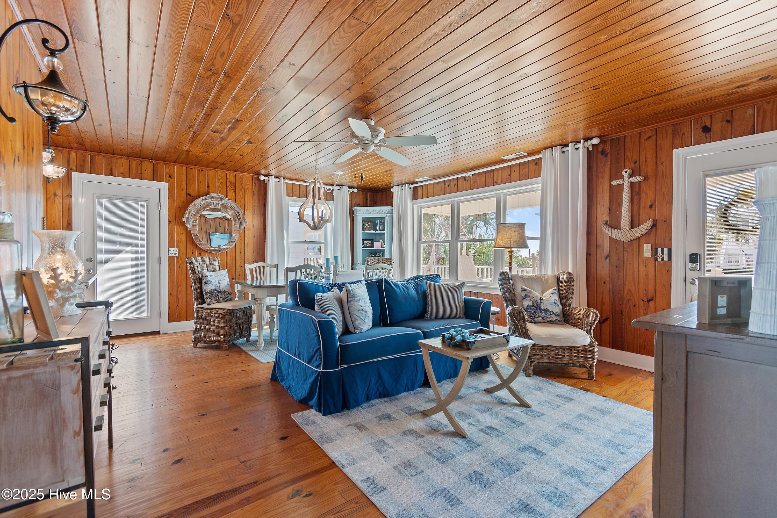 100535227 | Photo 12