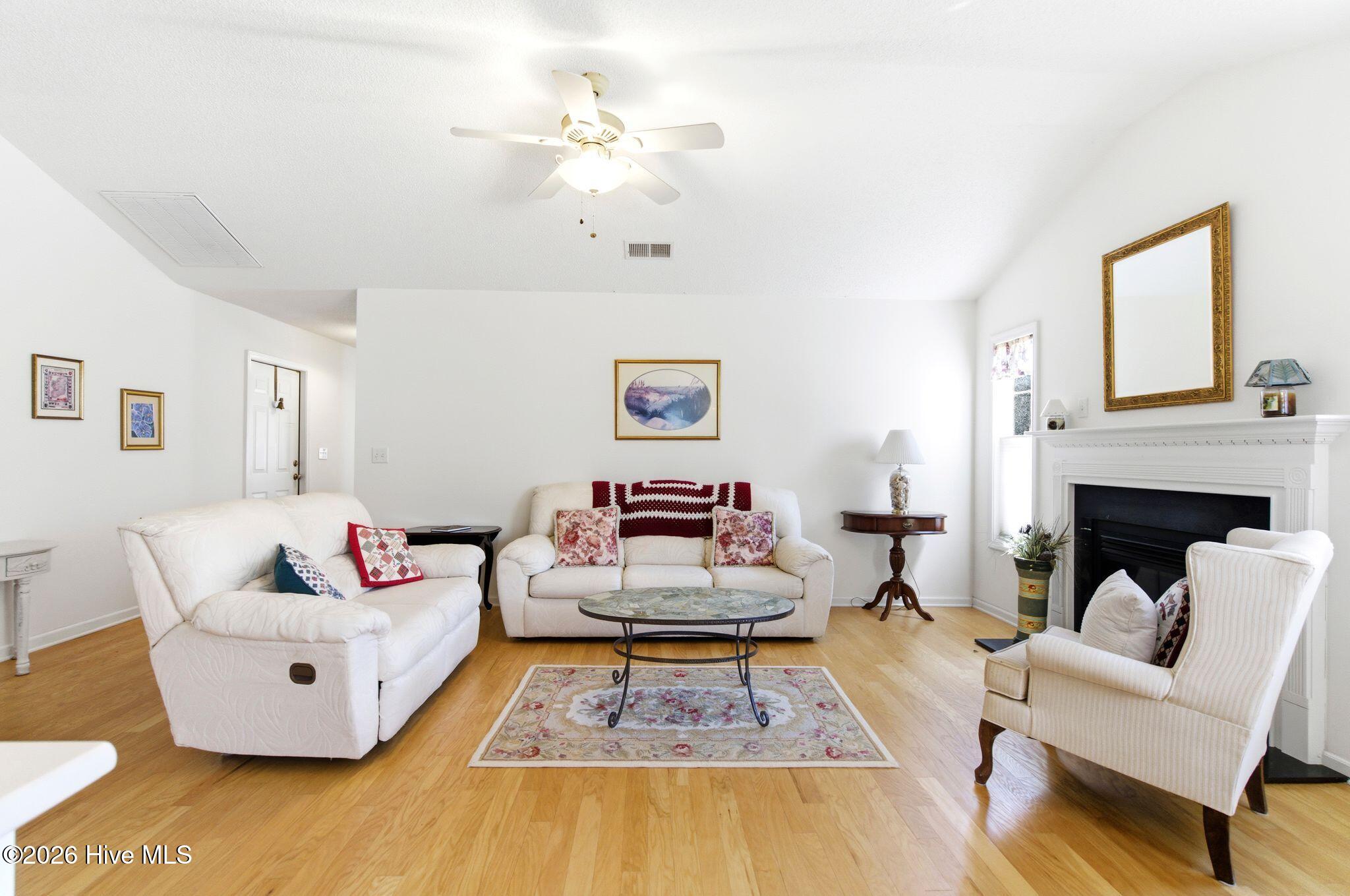 100562982 | Photo 13