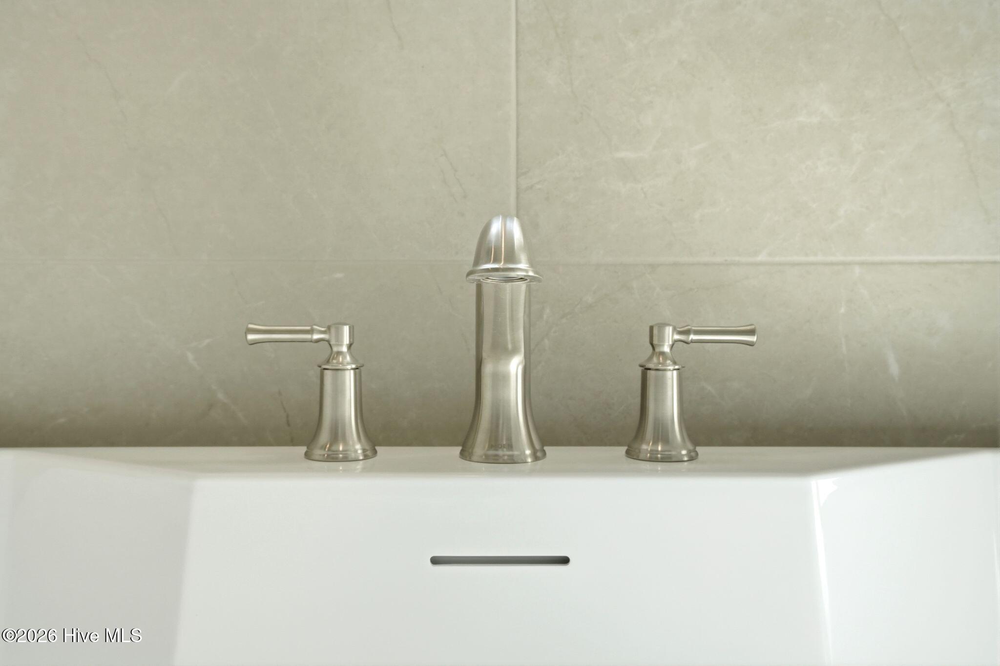 100537171 | Photo 61