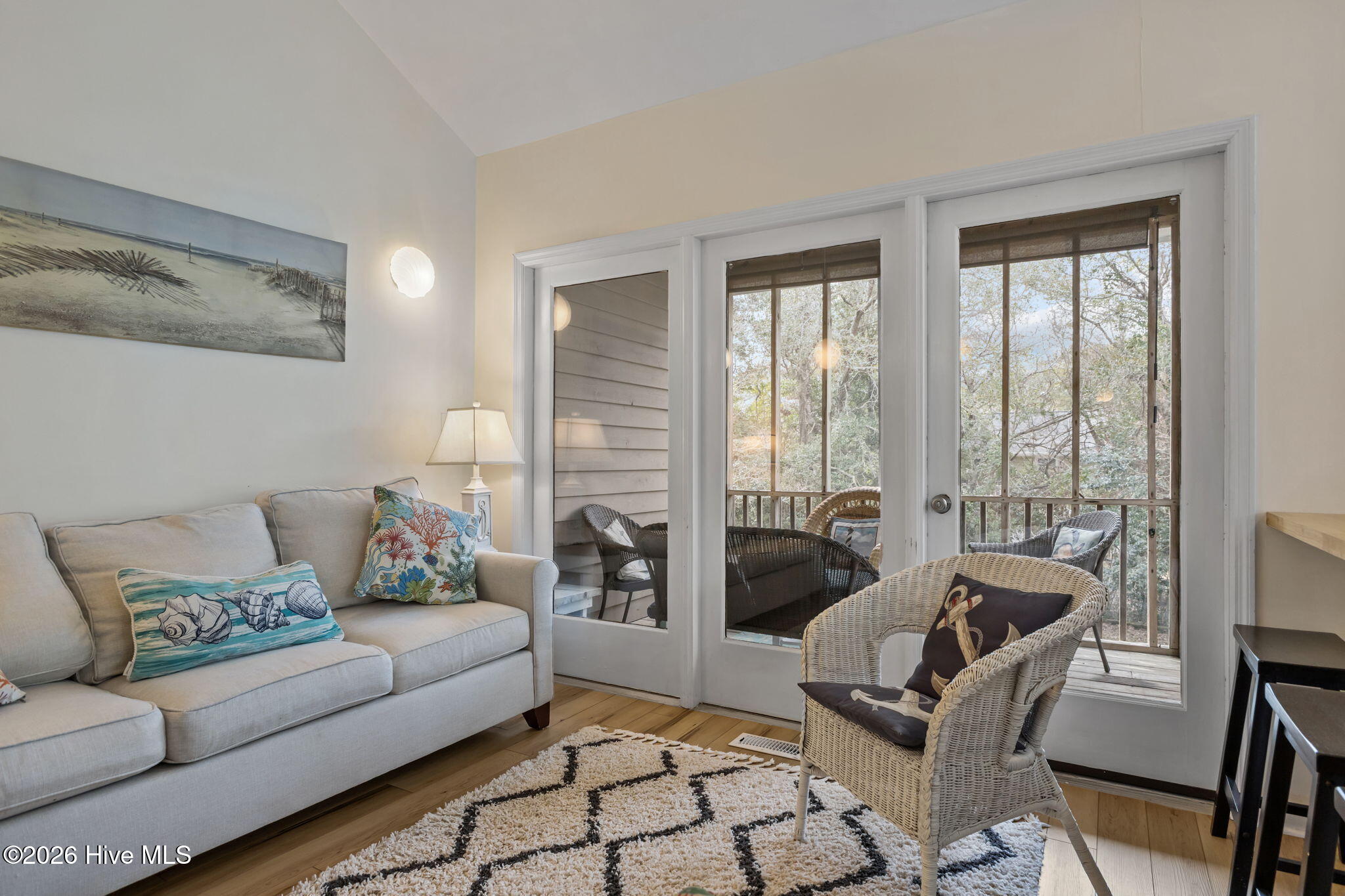 100557971 | Photo 12