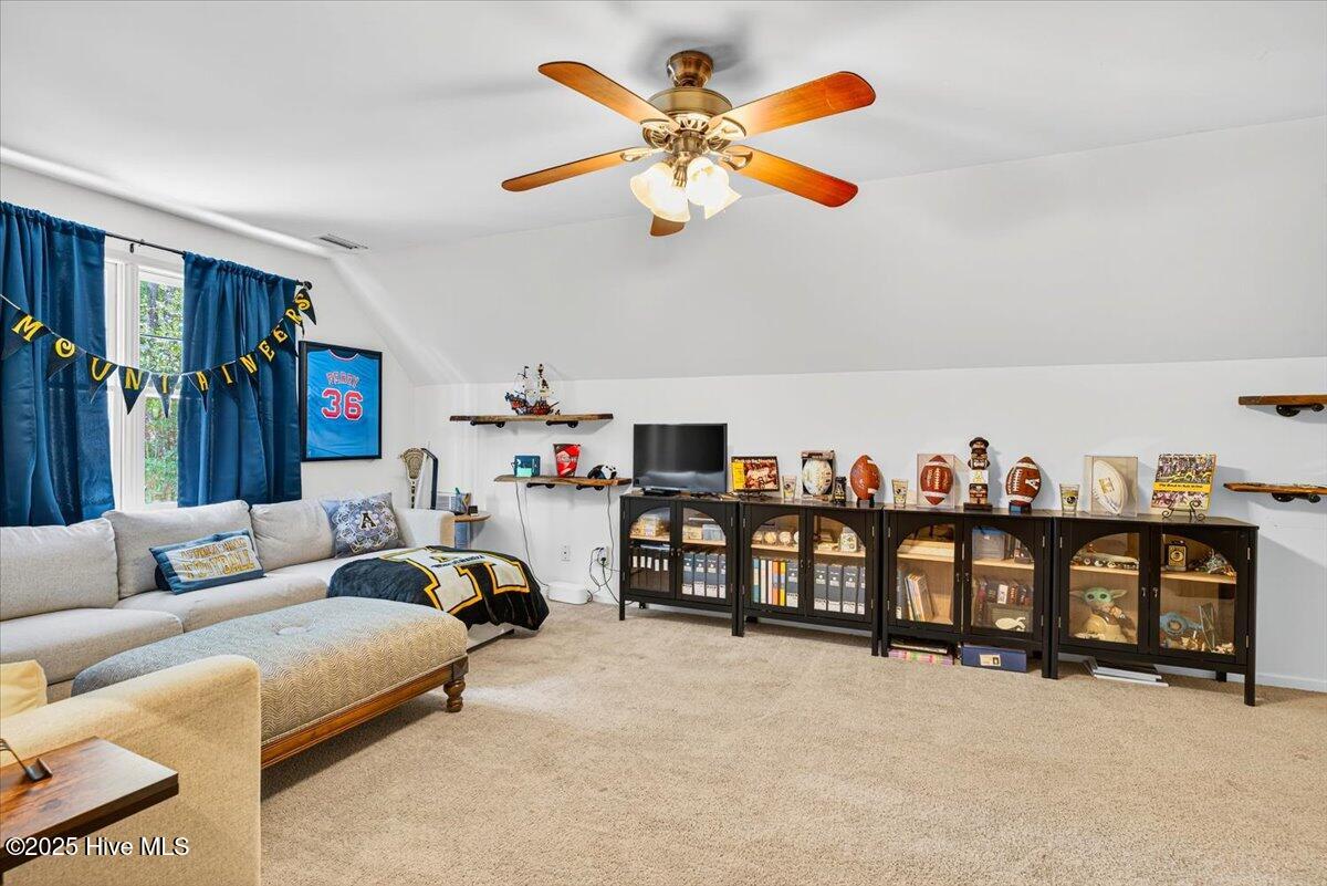 100518742 | Photo 35