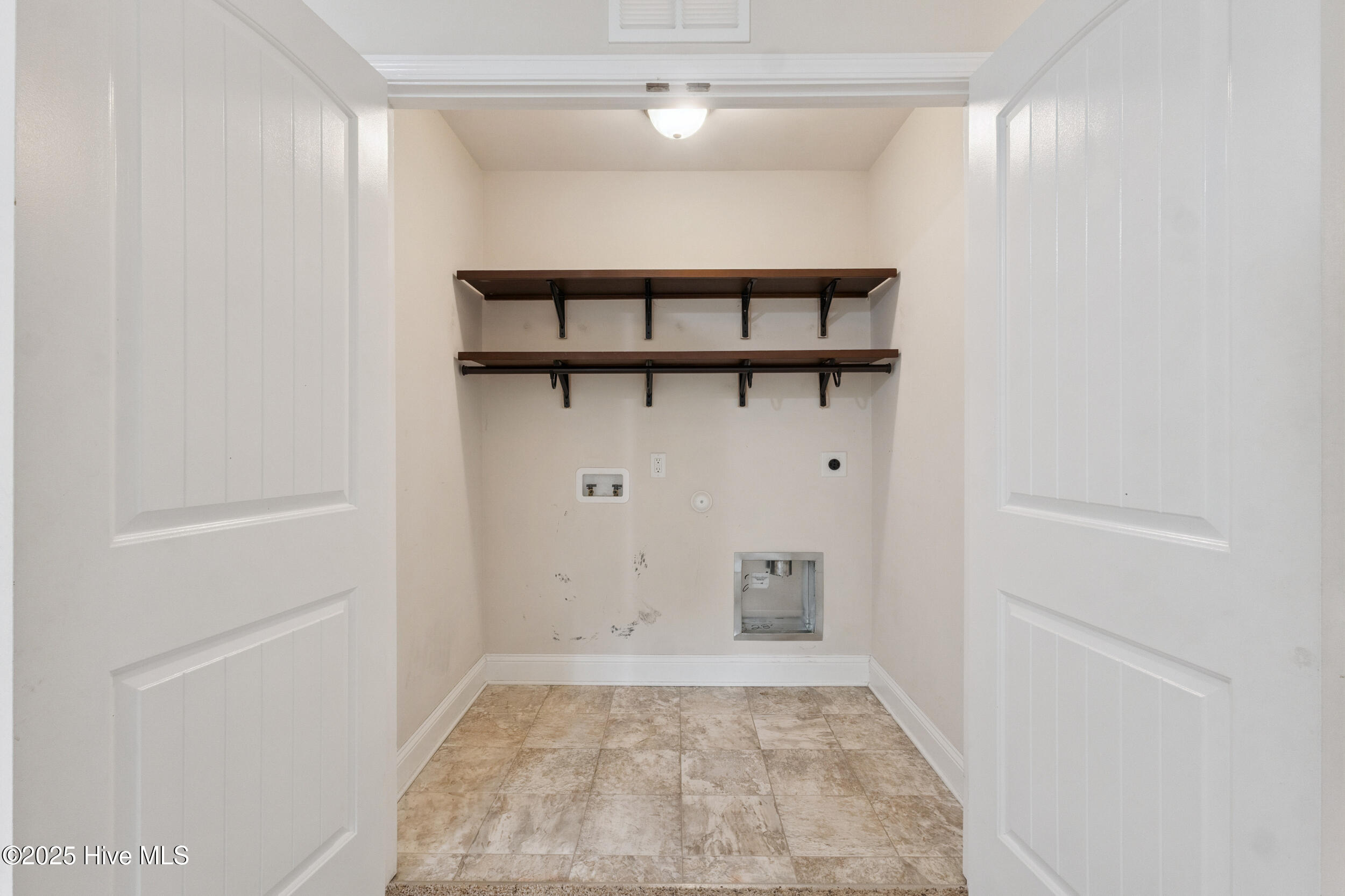 100521845 | Photo 37