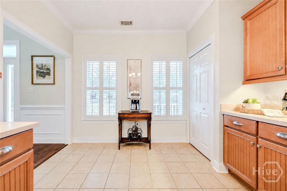 Looking to breakfast area (virtual color in kitchen- paint allowance)