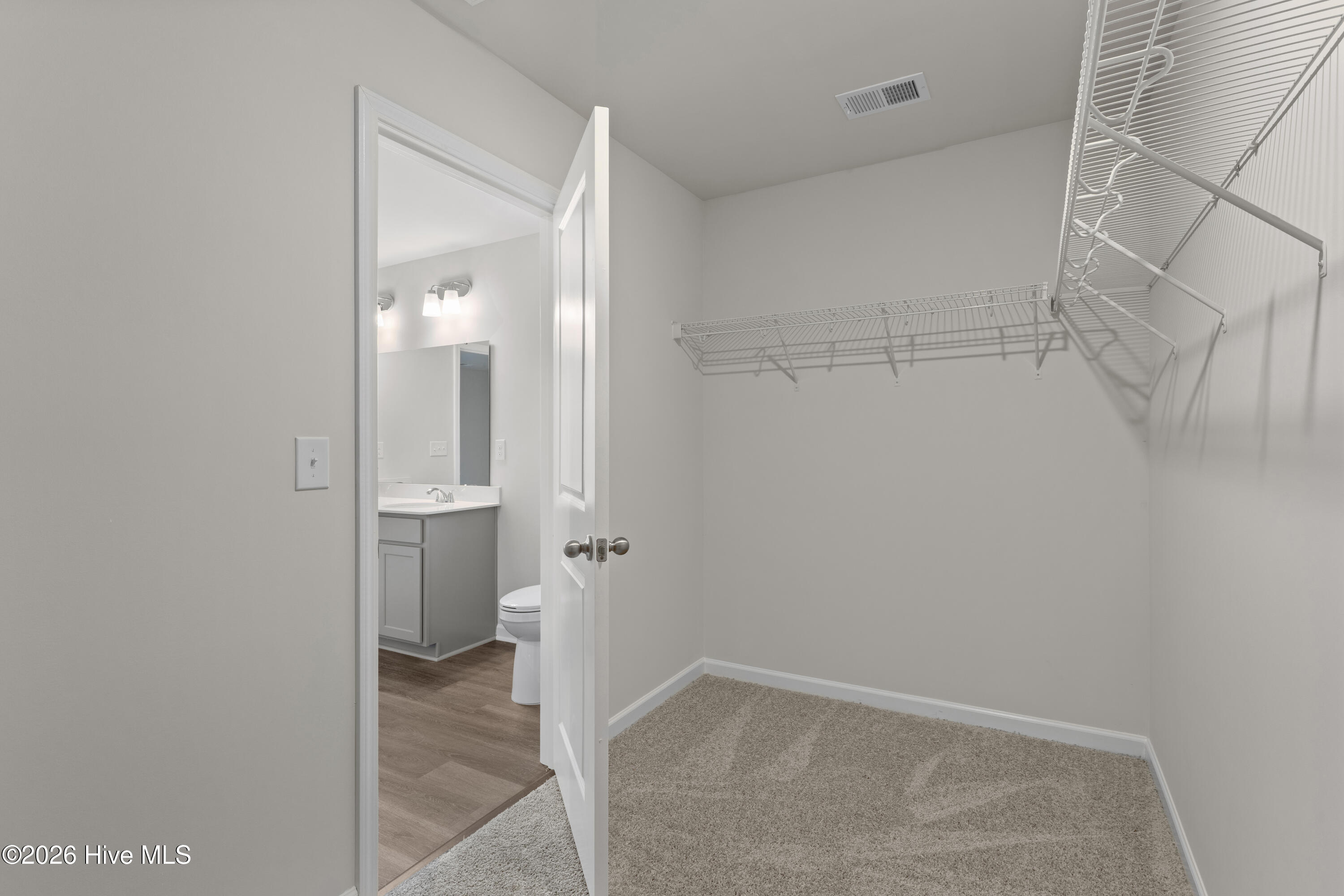 100550093 | Photo 20