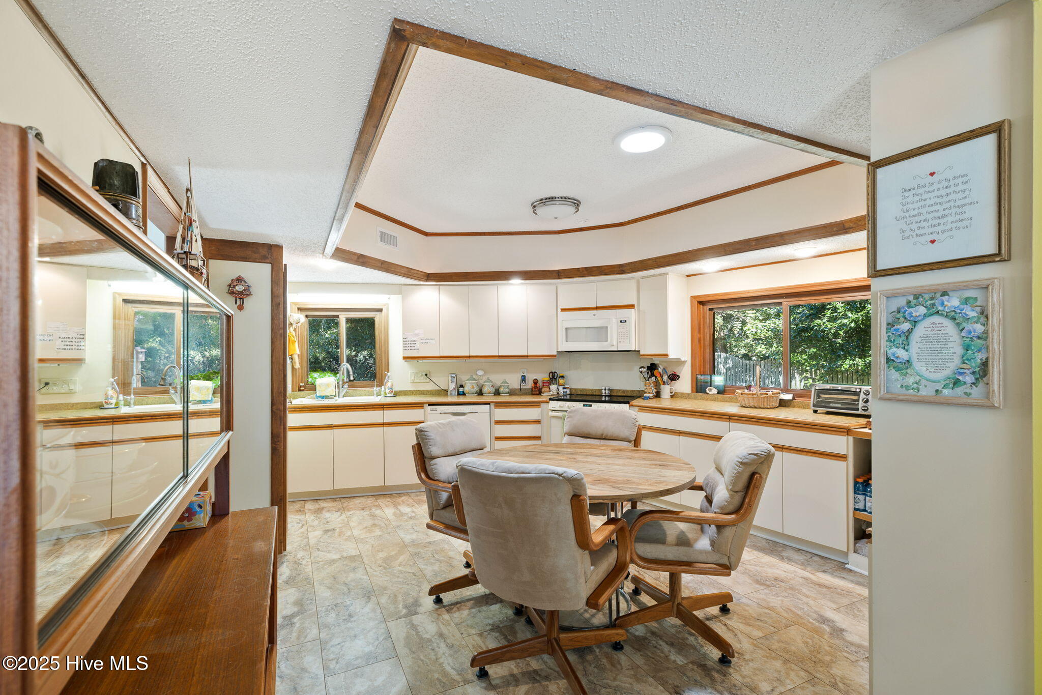 100531930 | Photo 17