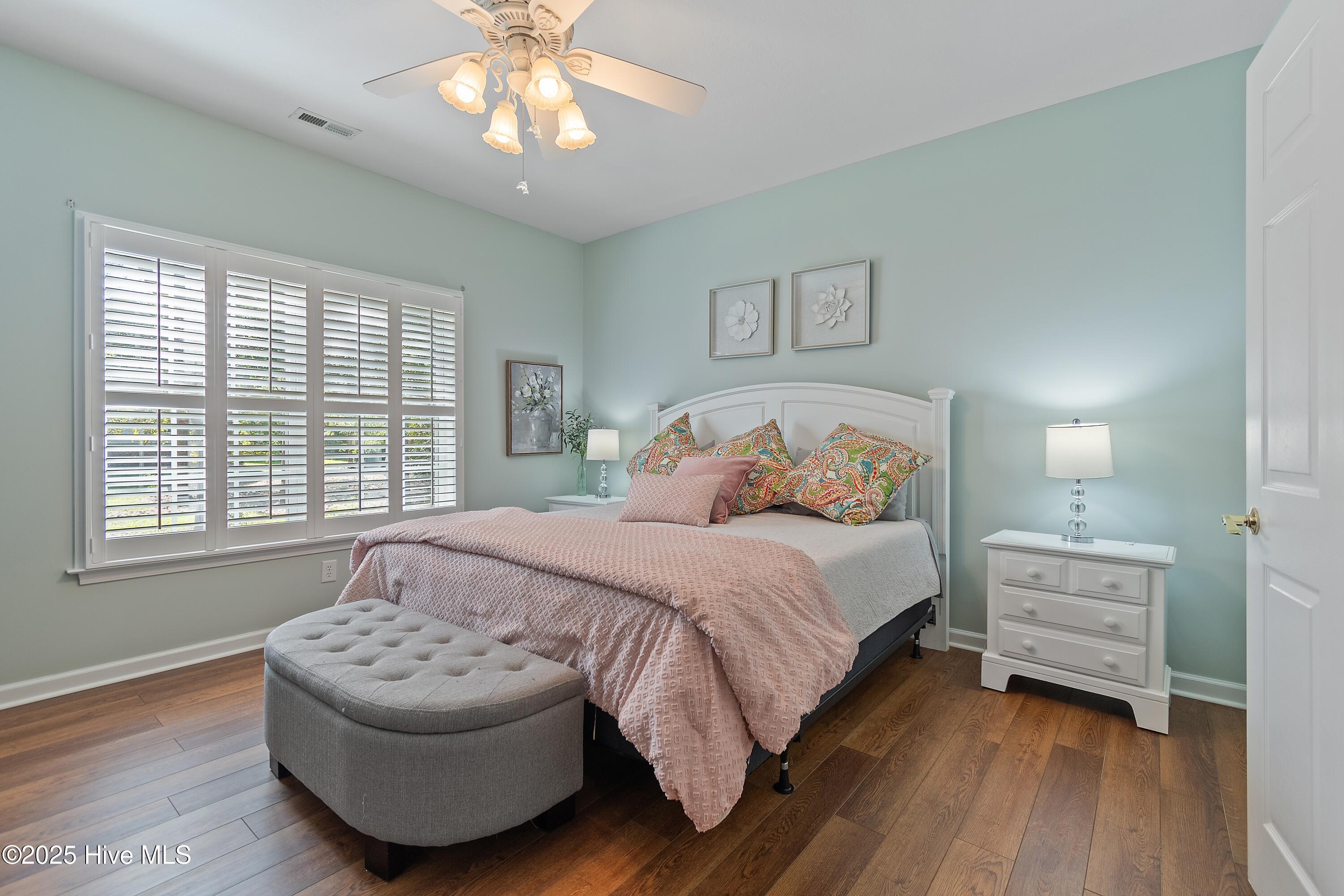 100529208 | Photo 25