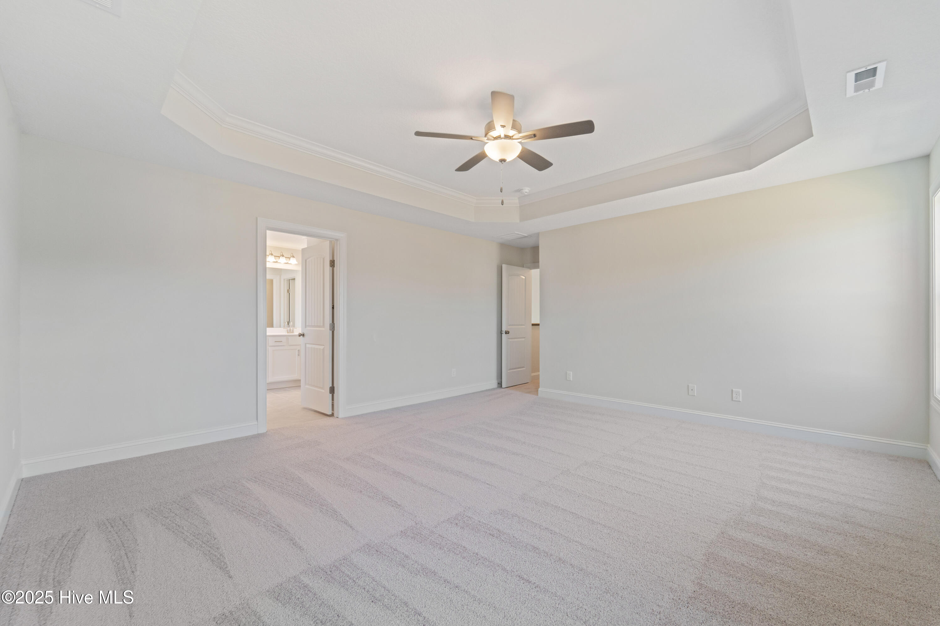 100518960 | Photo 19