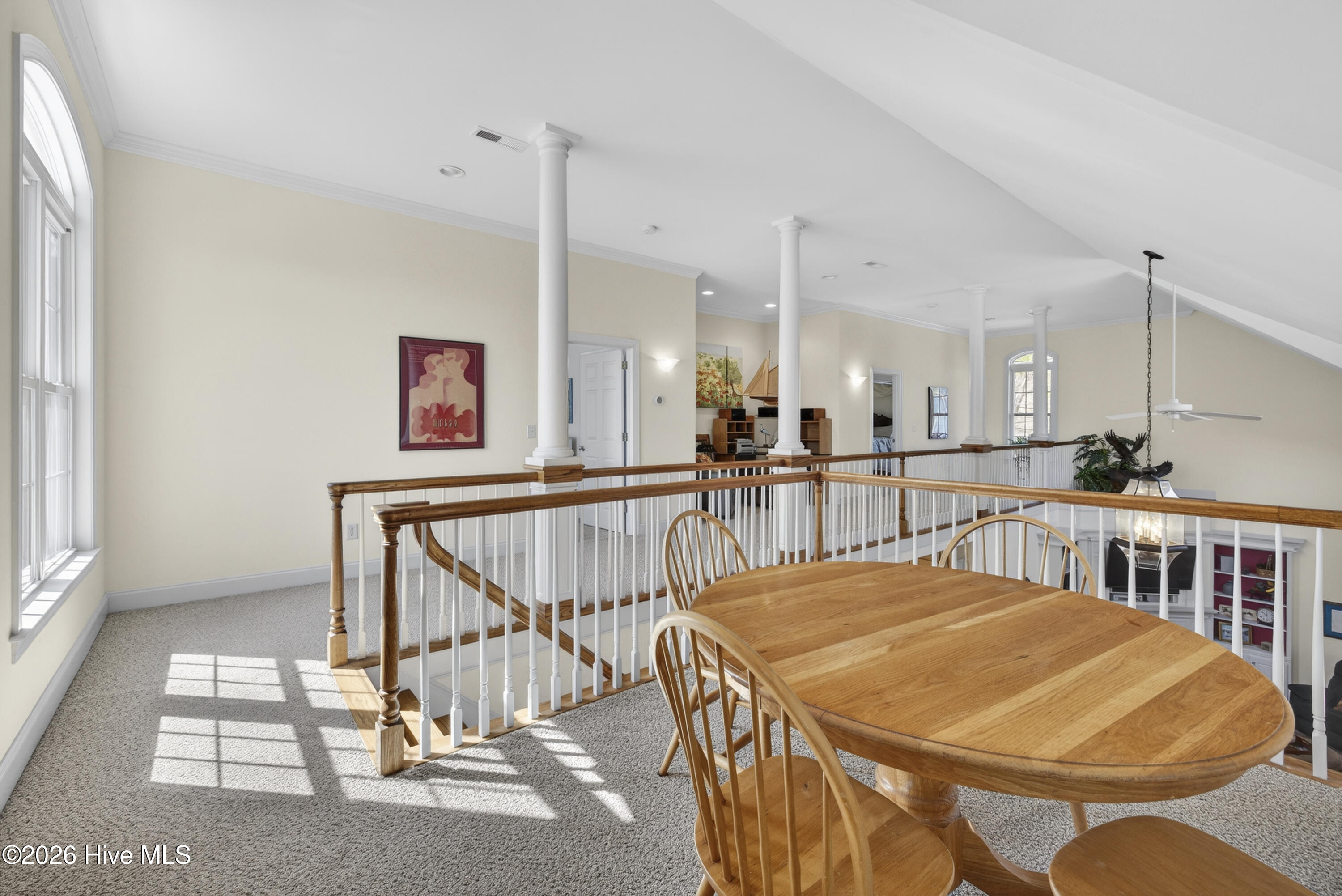 100561189 | Photo 61