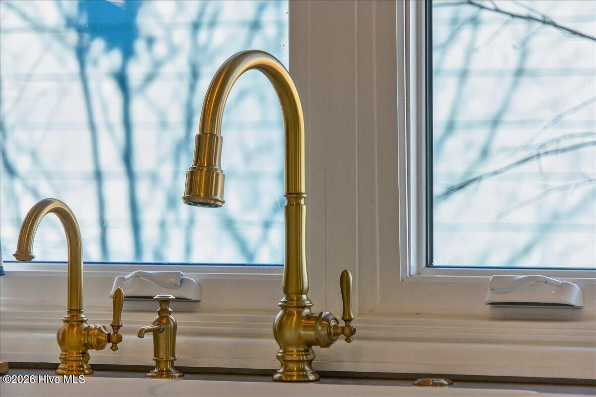 100549298 | Photo 27