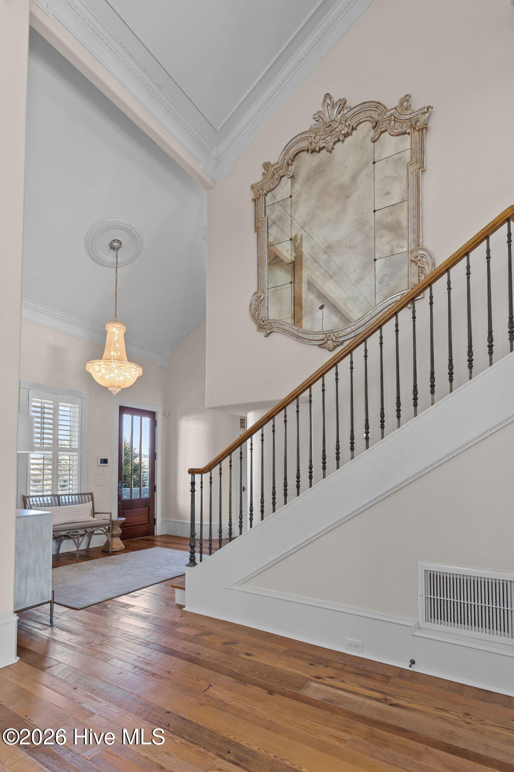 100552689 | Photo 44