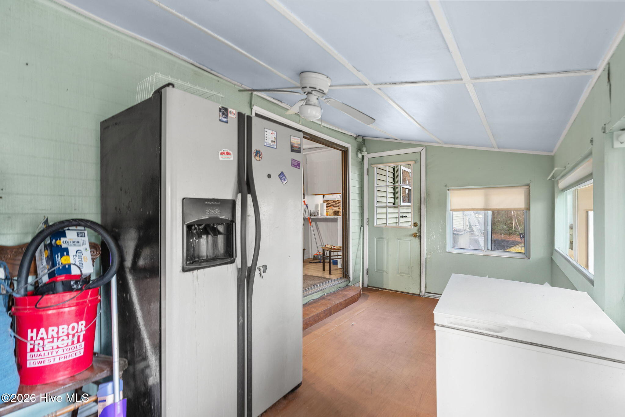 100557144 | Photo 36