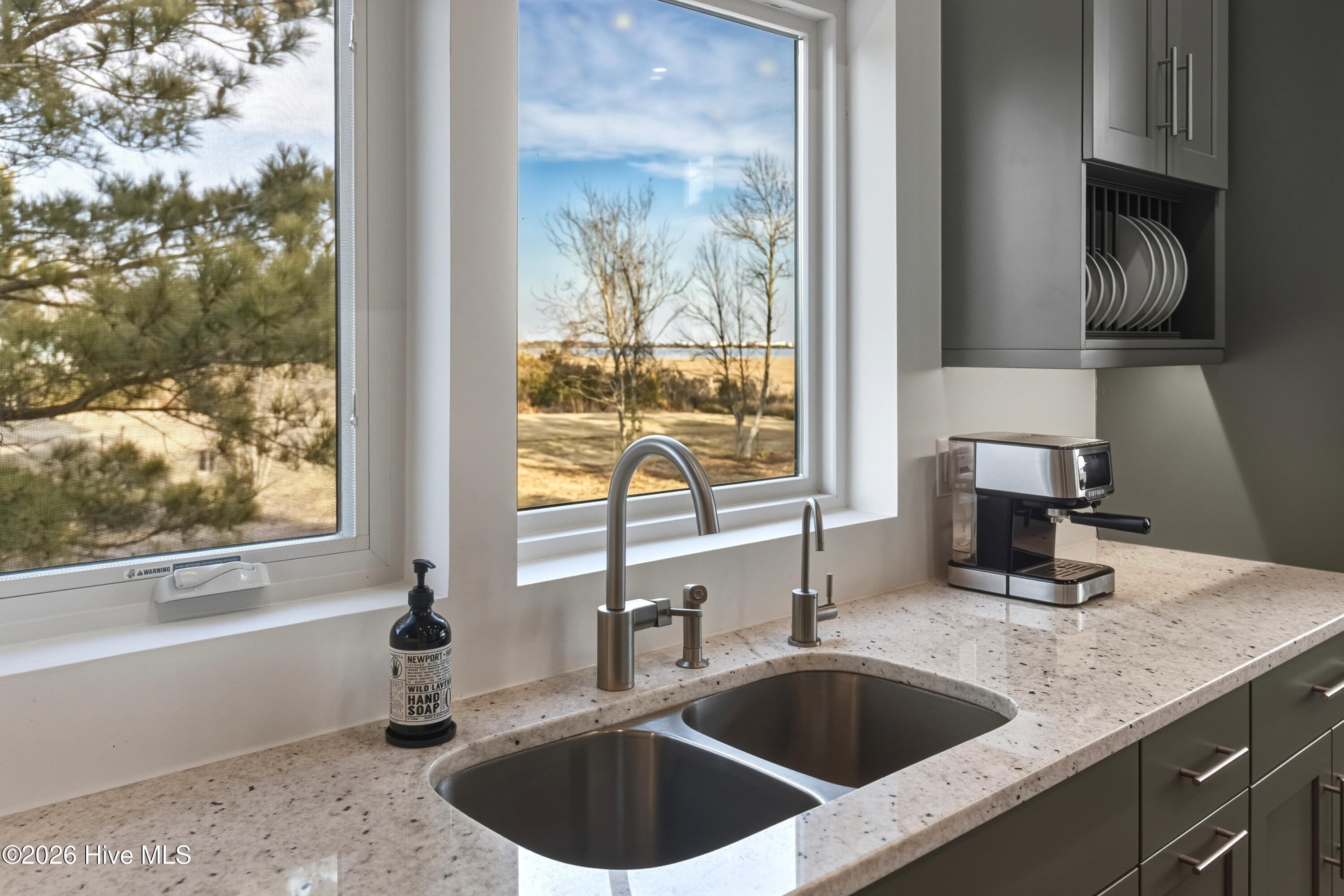 100554260 | Photo 19