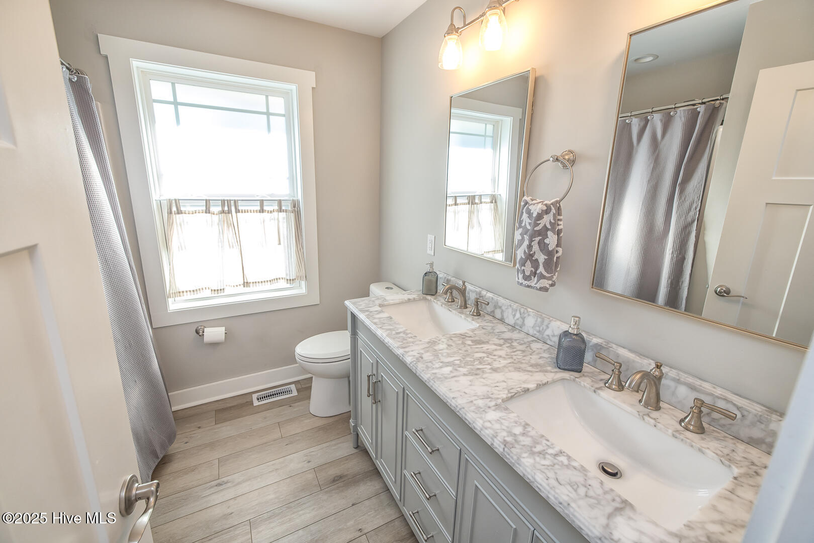 100545205 | Photo 39