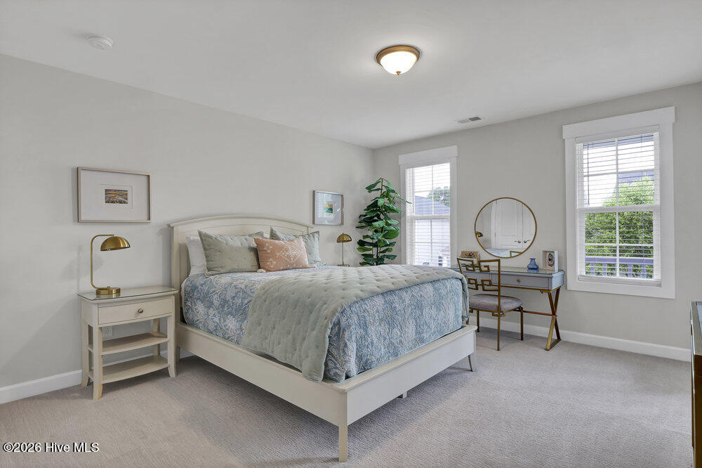 100558129 | Photo 37