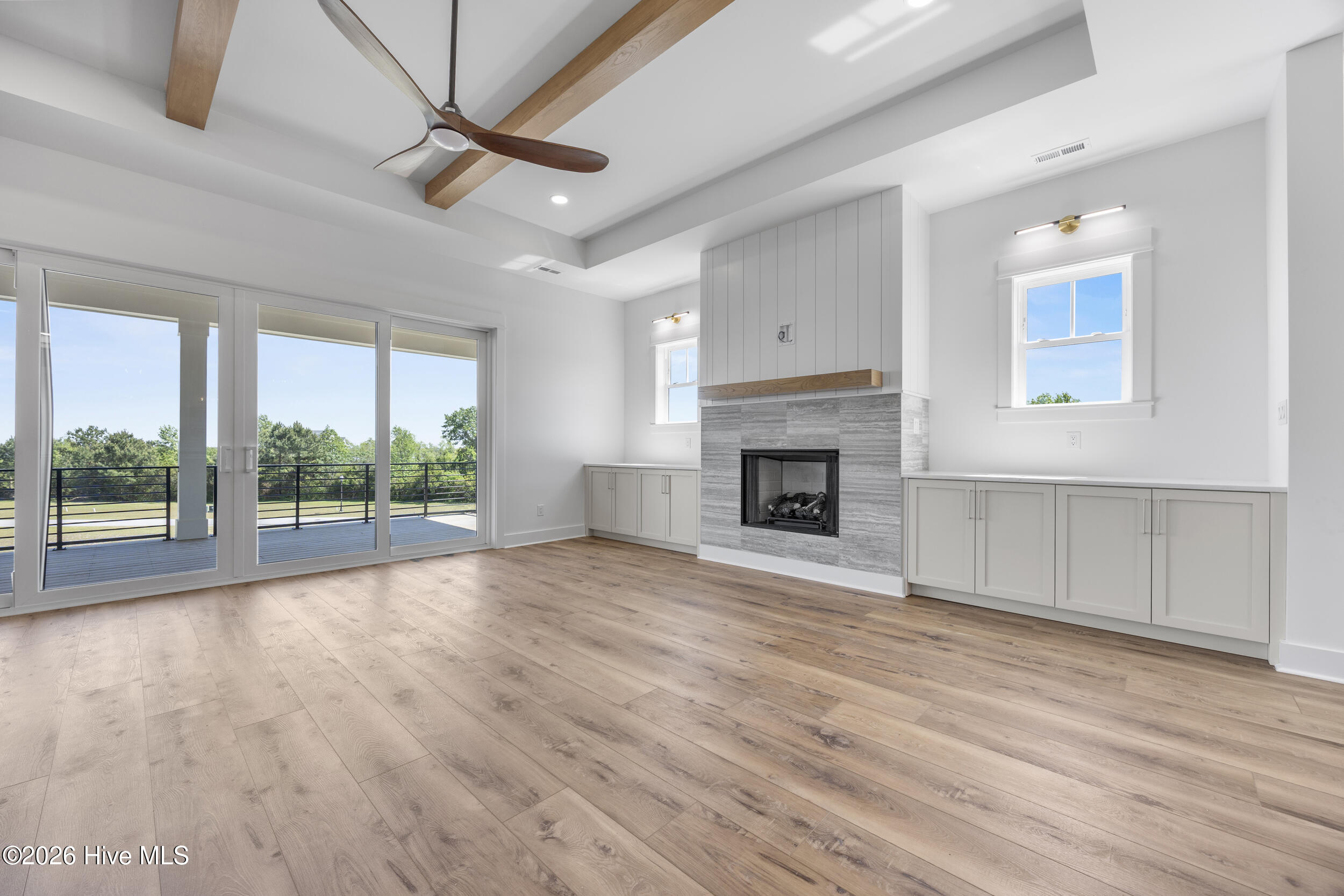 100567625 | Photo 35