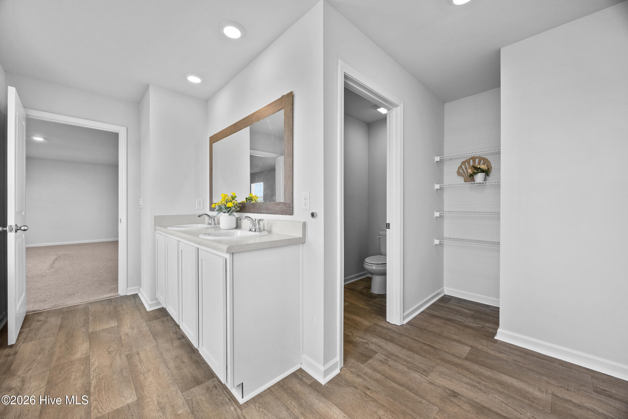 100556435 | Photo 27