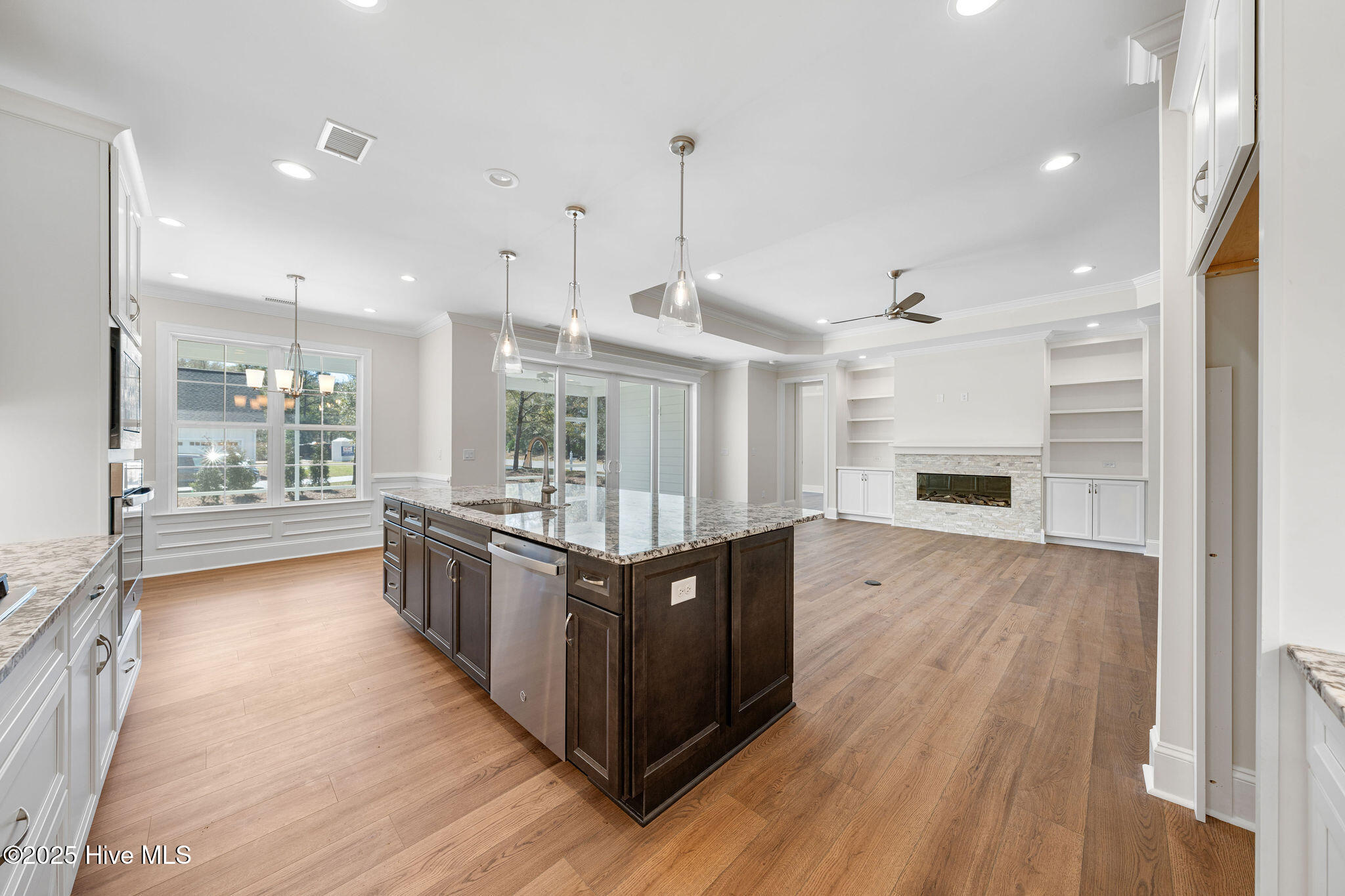 100488997 | Photo 30