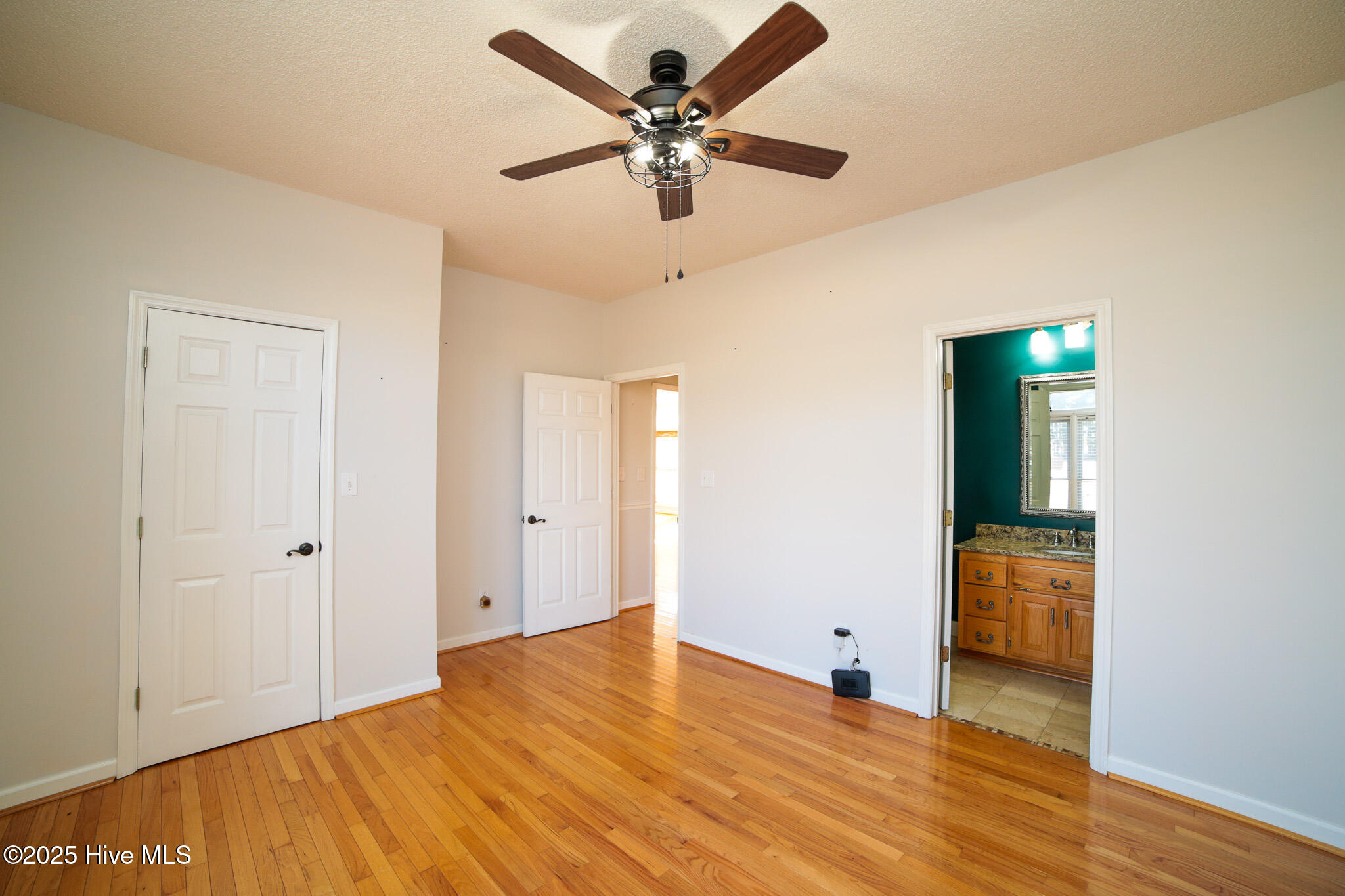 100546342 | Photo 81