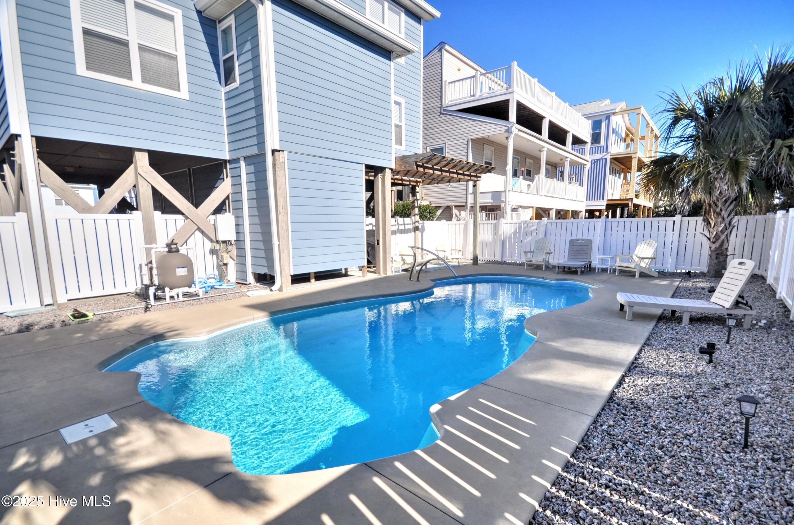 100545974 | Photo 33