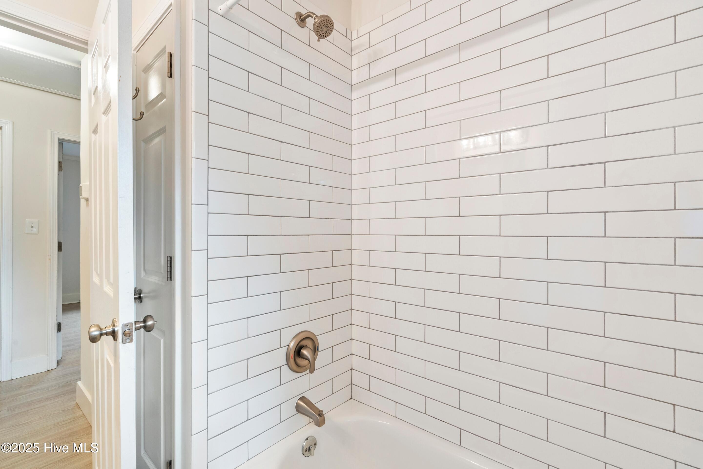 100542682 | Photo 30