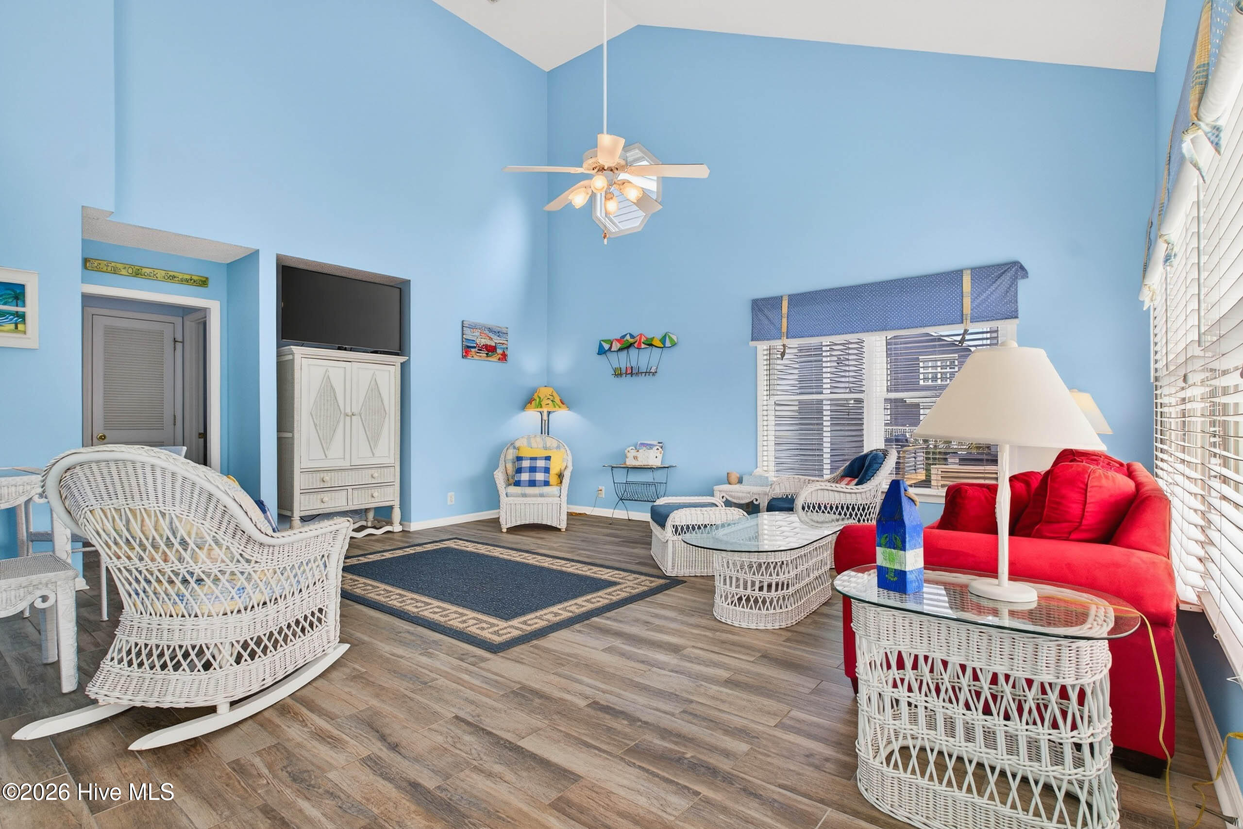 100563035 | Photo 20