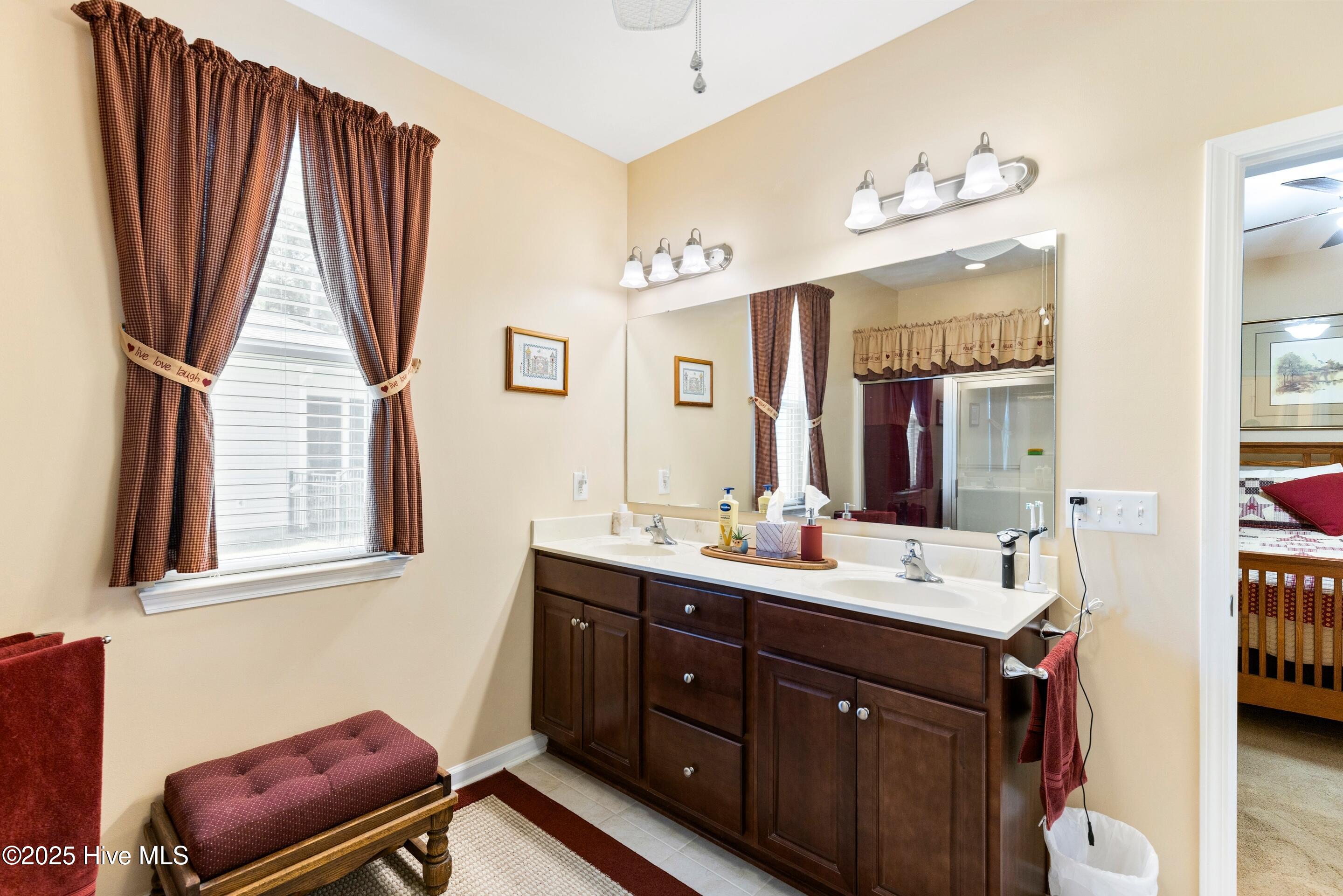 100529206 | Photo 25