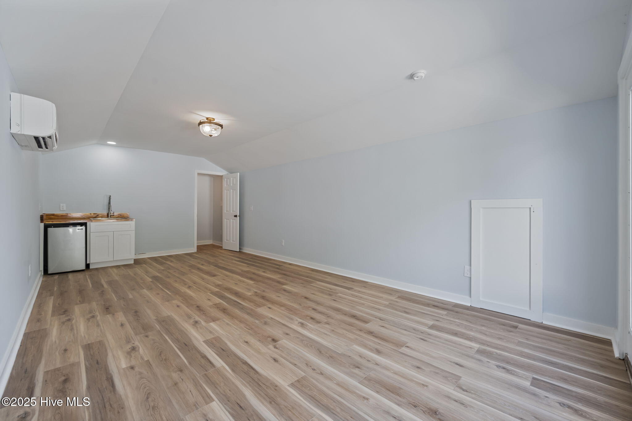 100551658 | Photo 33