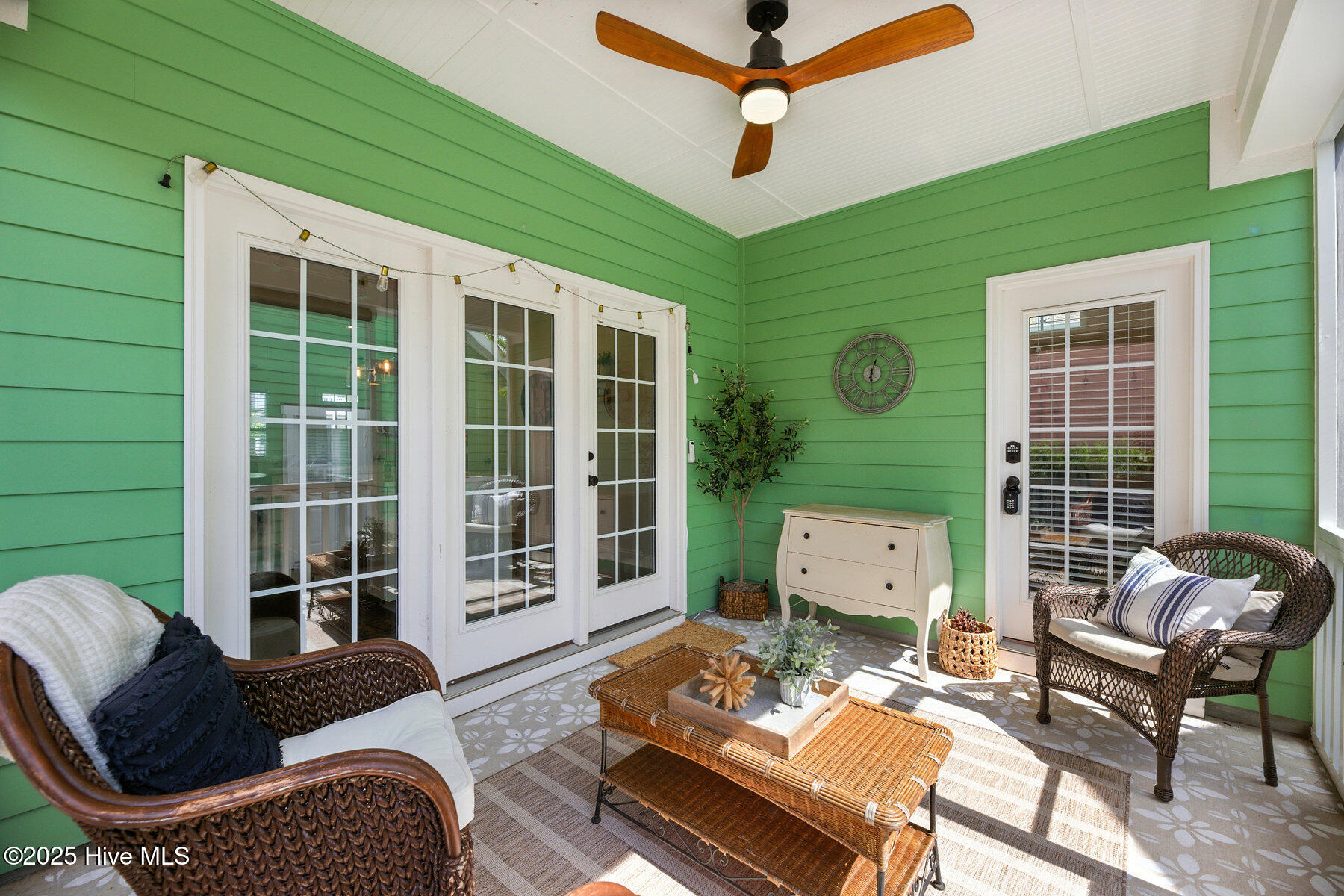 100547438 | Photo 23