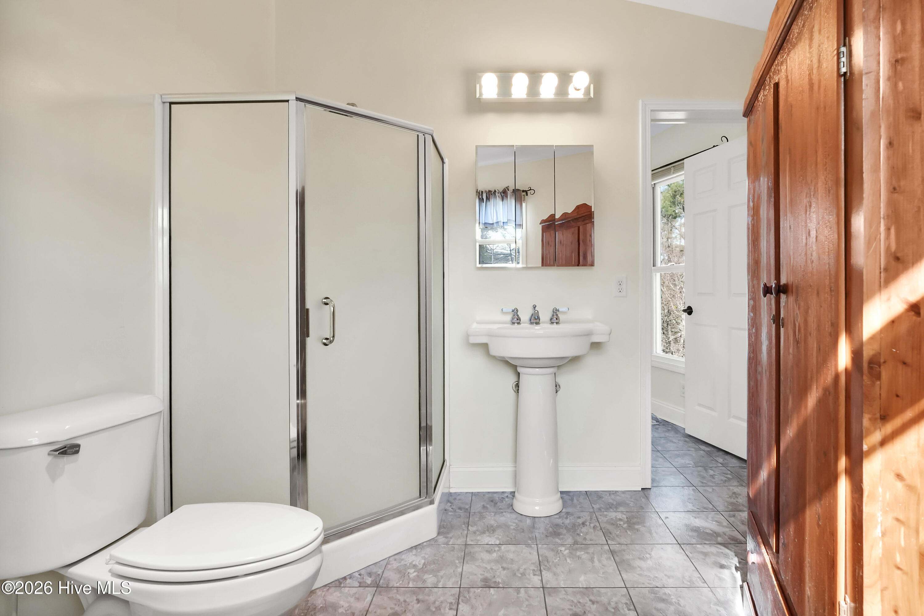 100562809 | Photo 23