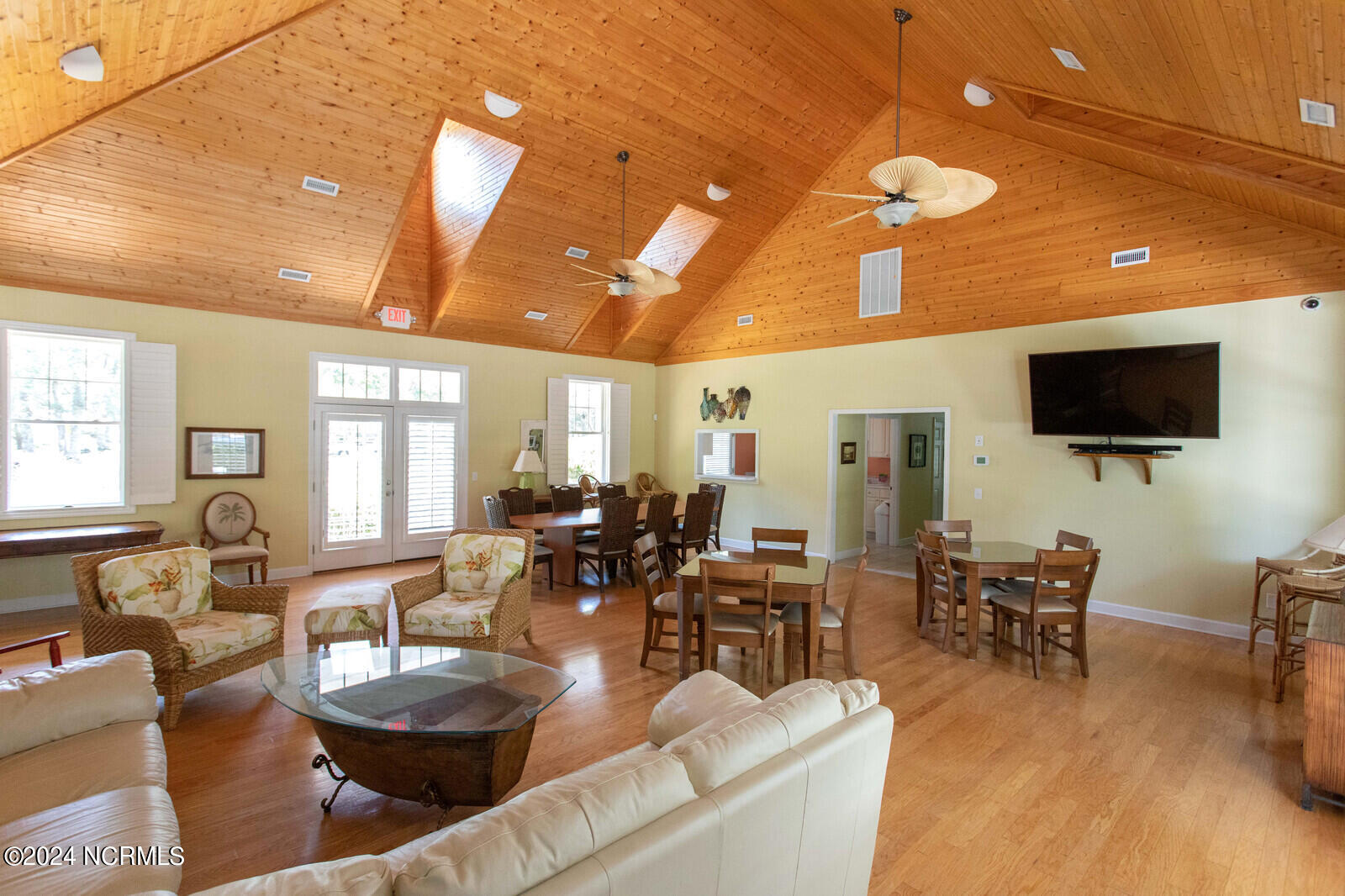 100560630 | Photo 30