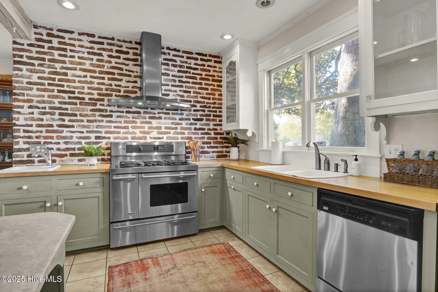 100542151 | Photo 10