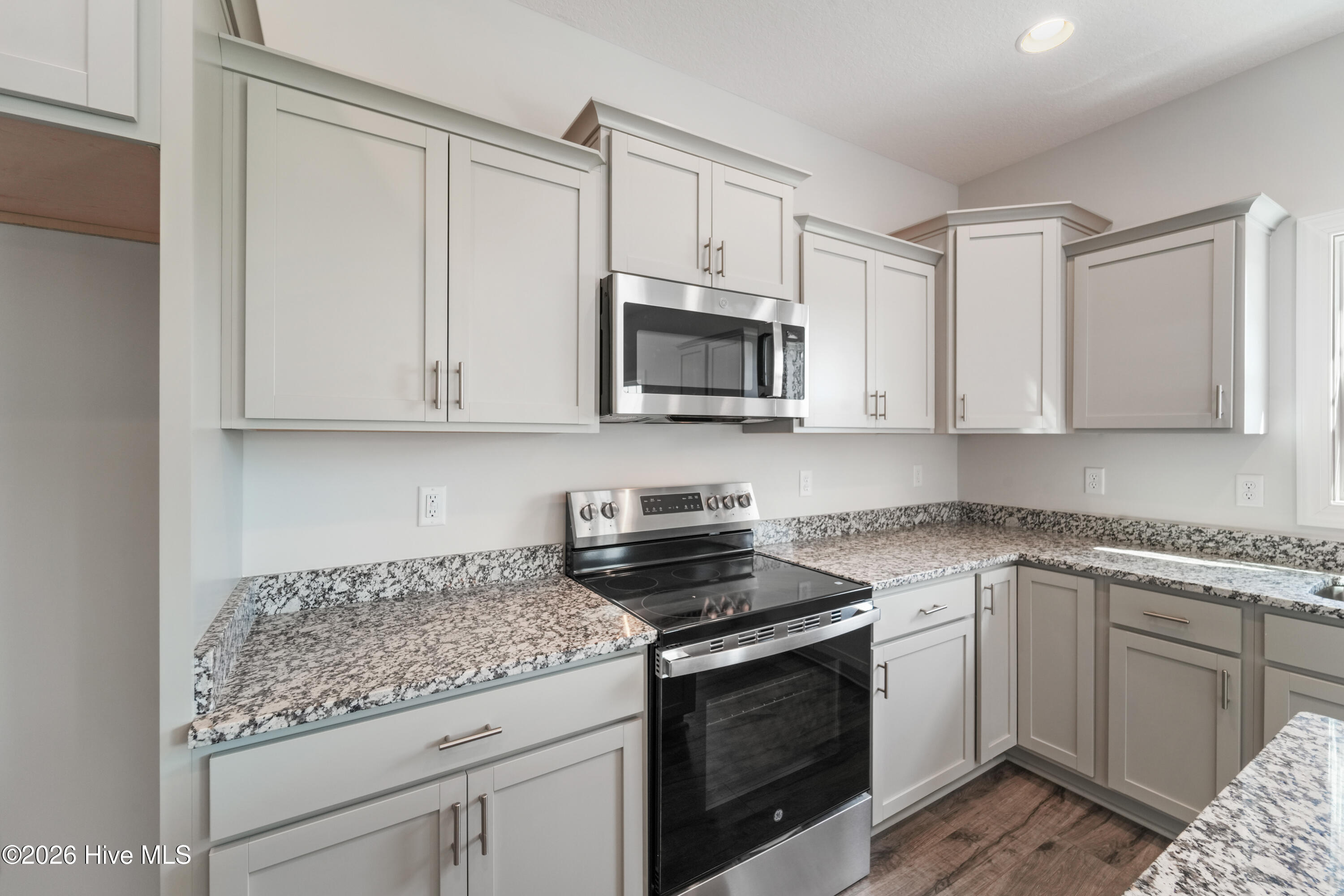 100519692 | Photo 14