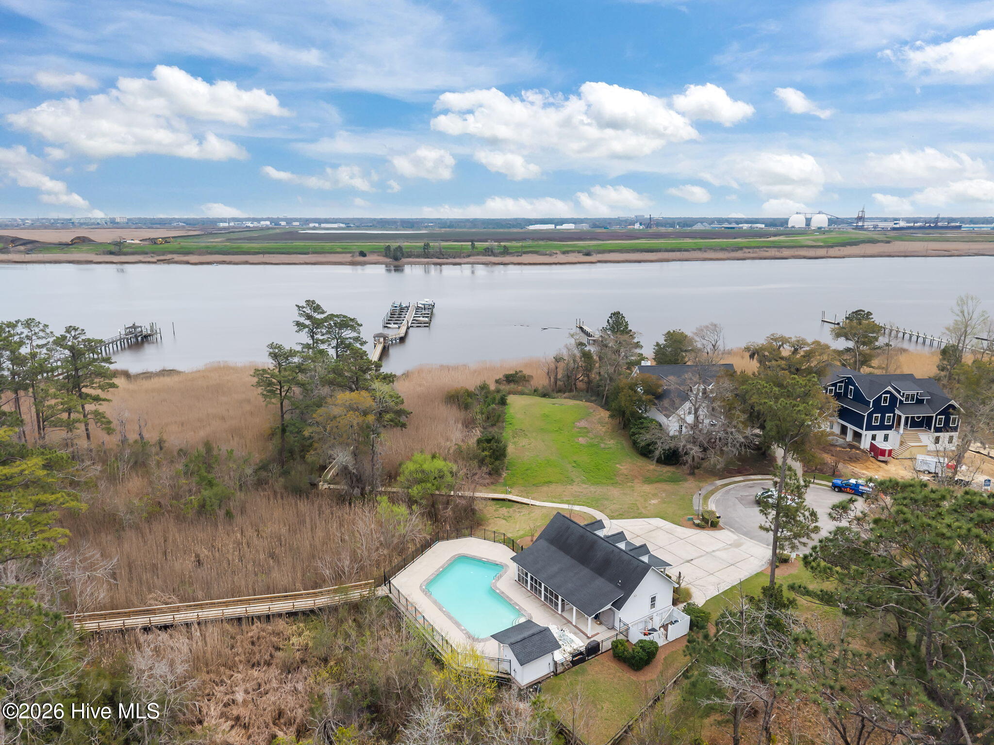 100558243 | Photo 65