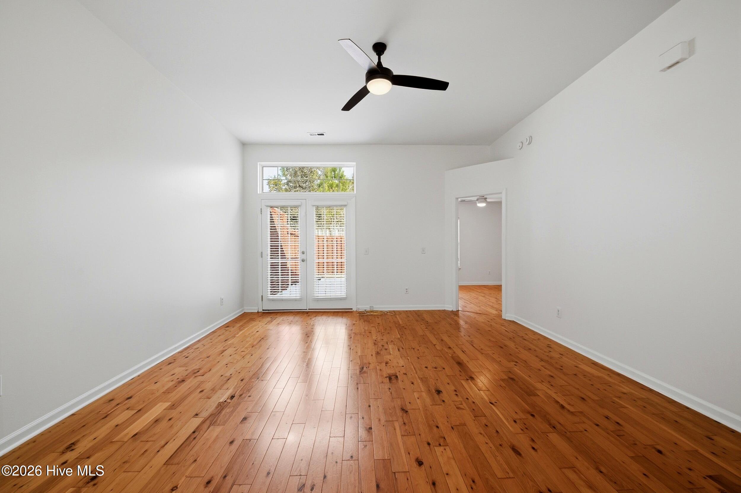 100545875 | Photo 11