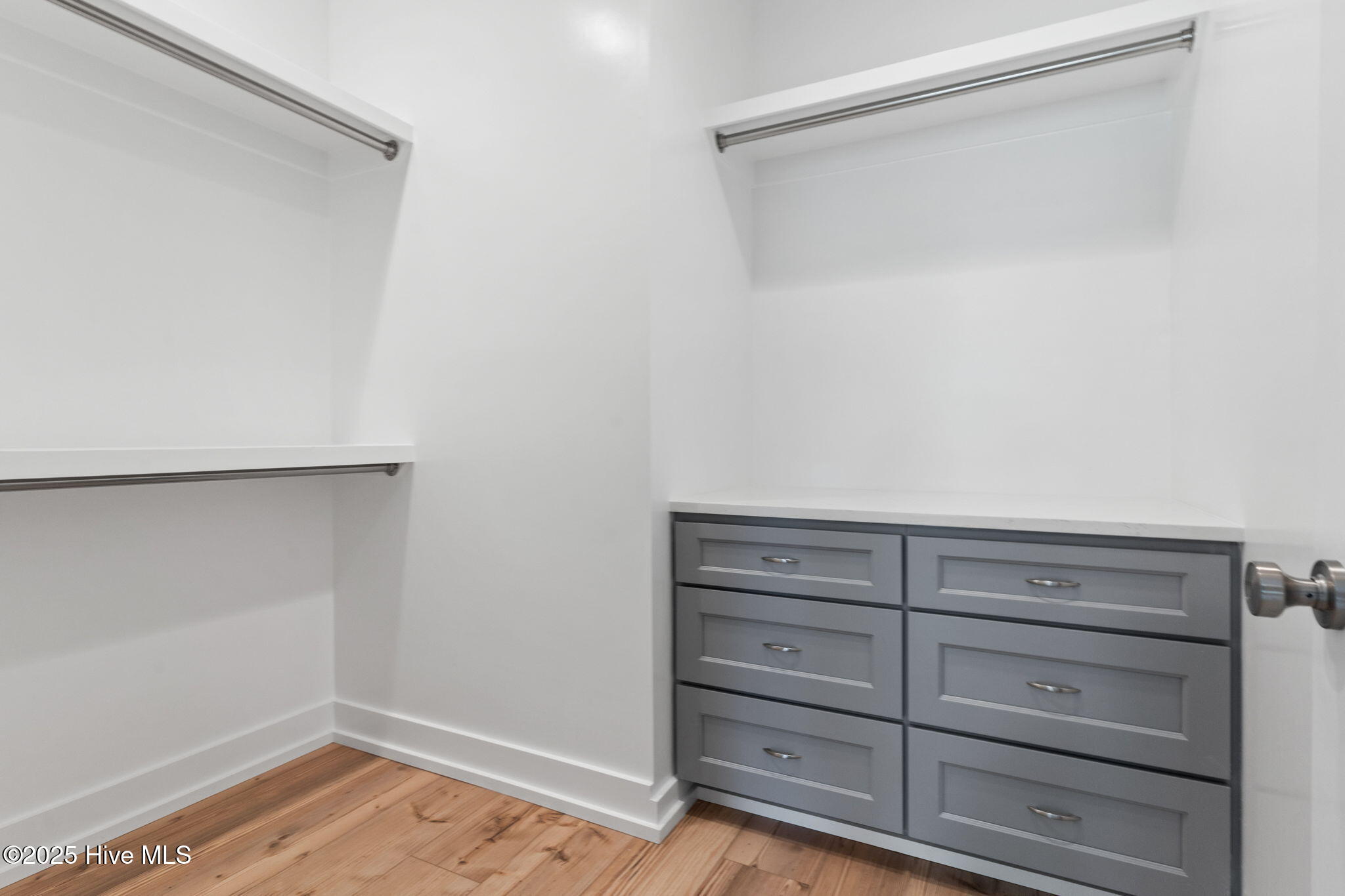 100524435 | Photo 24